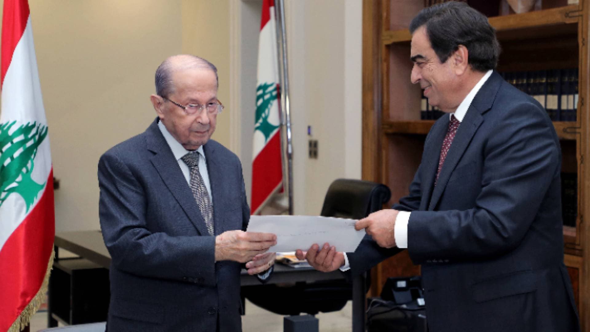الرئيس اللبناني يقبل استقالة وزير الإعلام جورج قرداحي