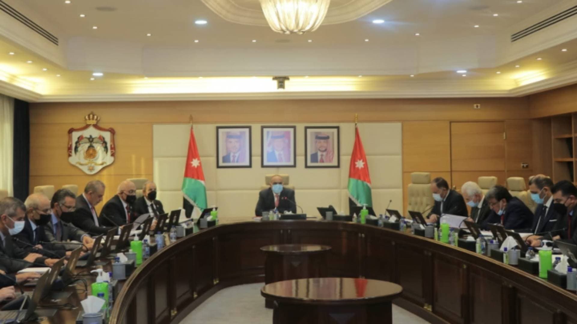 الحكومة تسمح بتمديد خدمة موظفين لم تنته خدماتهم وسيبلغون سن الشيخوخة