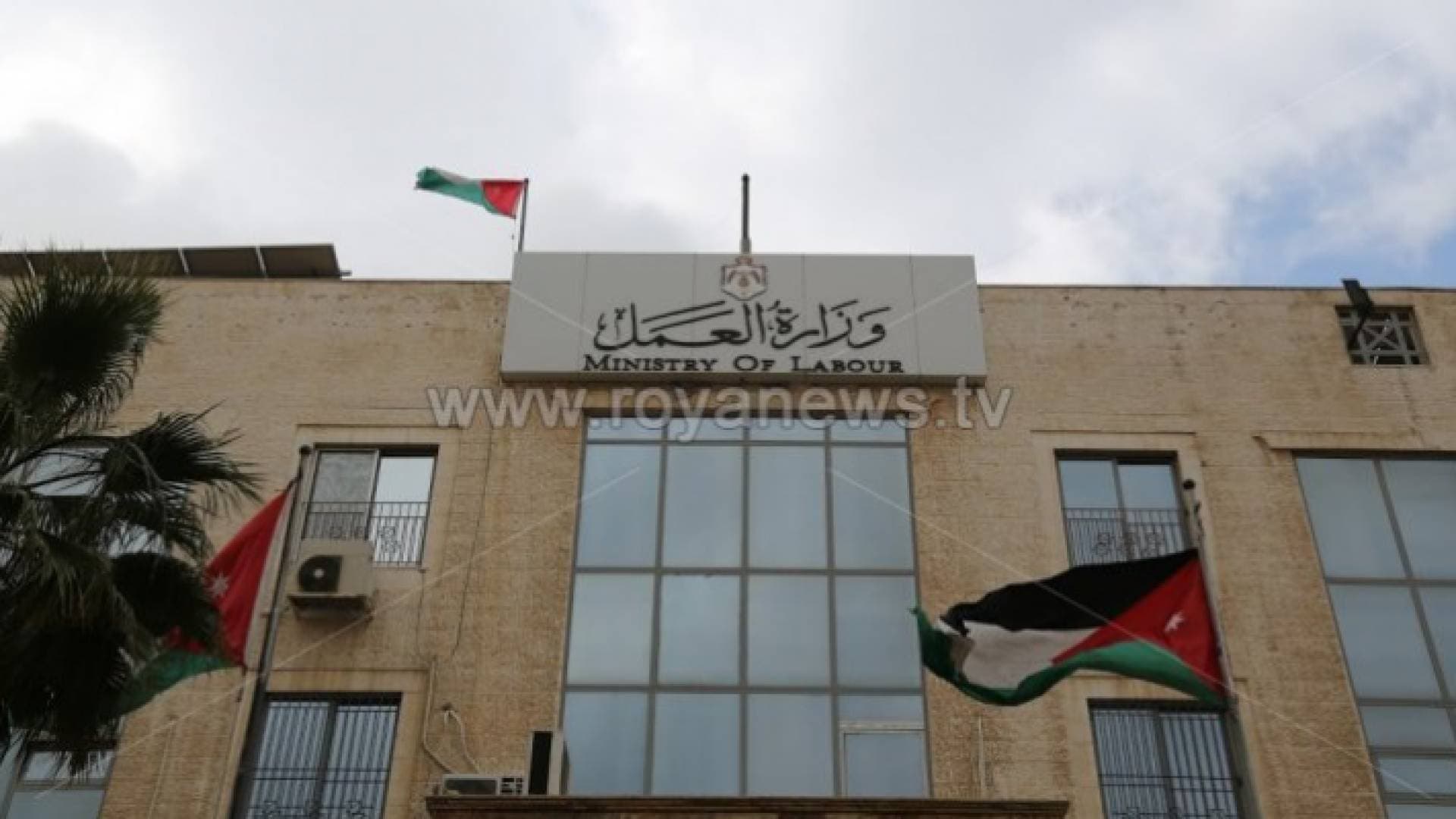 الحكومة تجدد دعوتها لقوننة أوضاع العمالة السورية