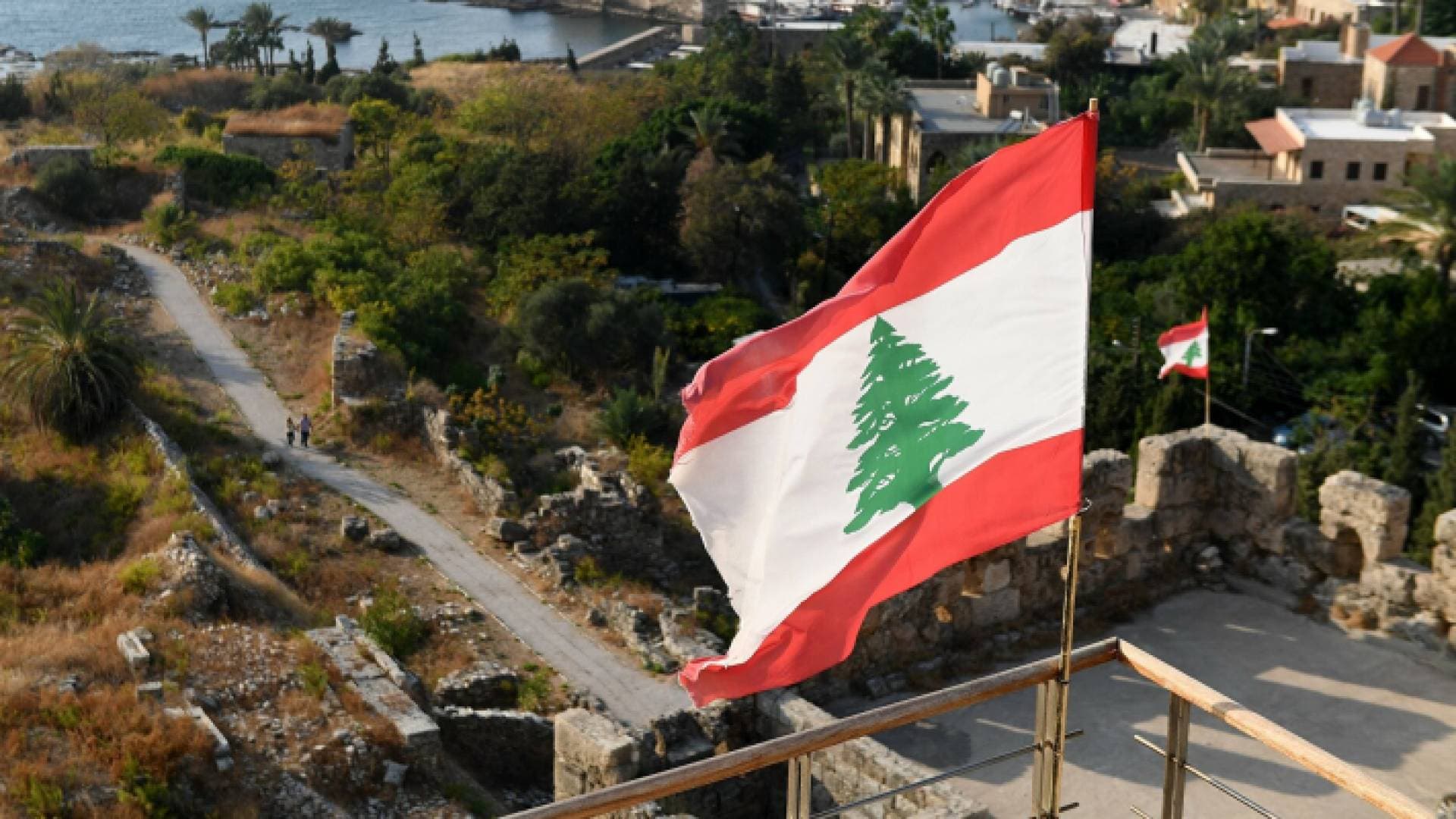 لبنان يسمح للاجئين الفلسطينيين بممارسة المهن المحصورة بمواطنيه