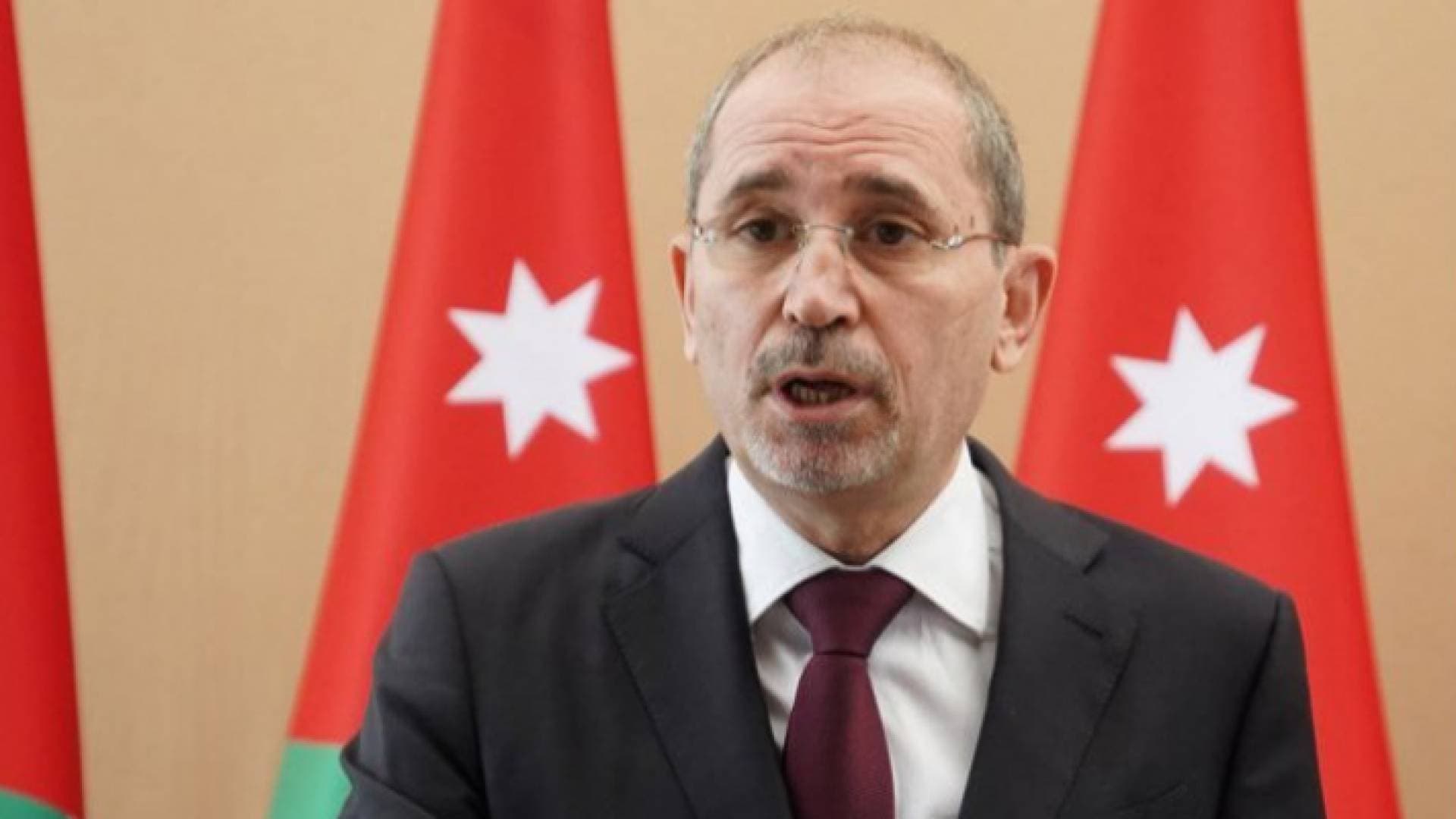 الصفدي يؤكد: الأردن يقف بكل إمكاناته إلى جانب العراق