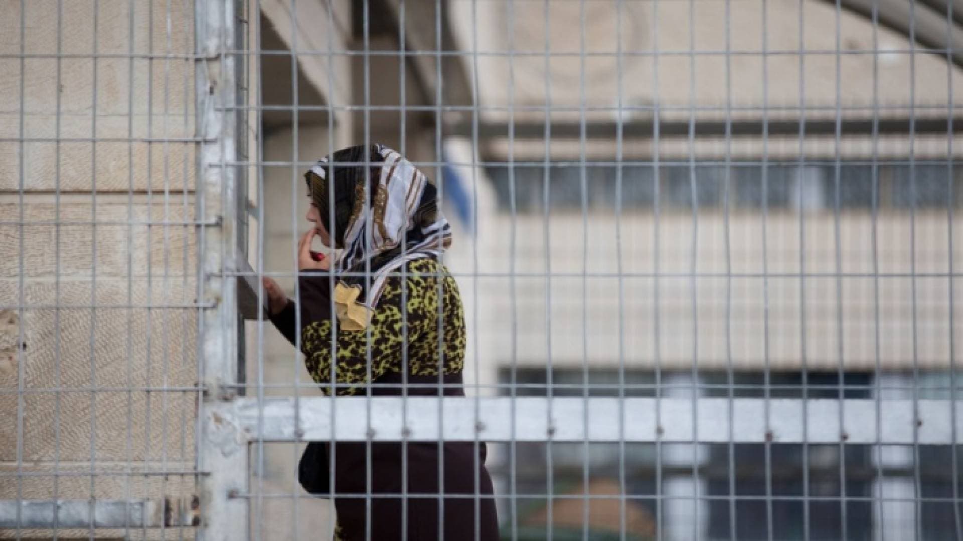 الأسيرات الفلسطينيات ينتزعن حقهن بمكالمة أهاليهن
