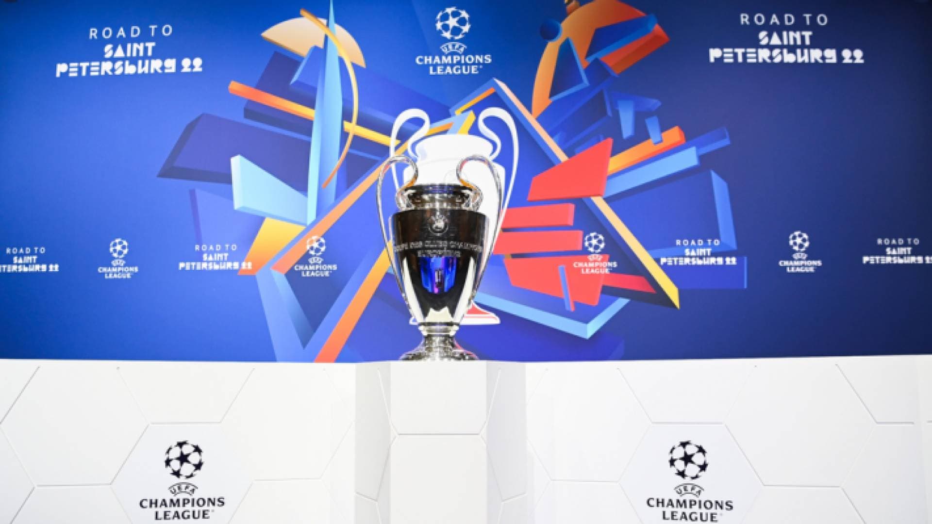 مواجهة جديدة بين ميسي ورونالدو في دوري الأبطال