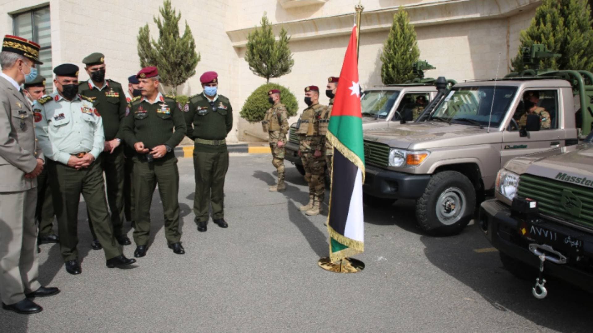الجيش يتسلم آليات عسكرية من فرنسا "صور"