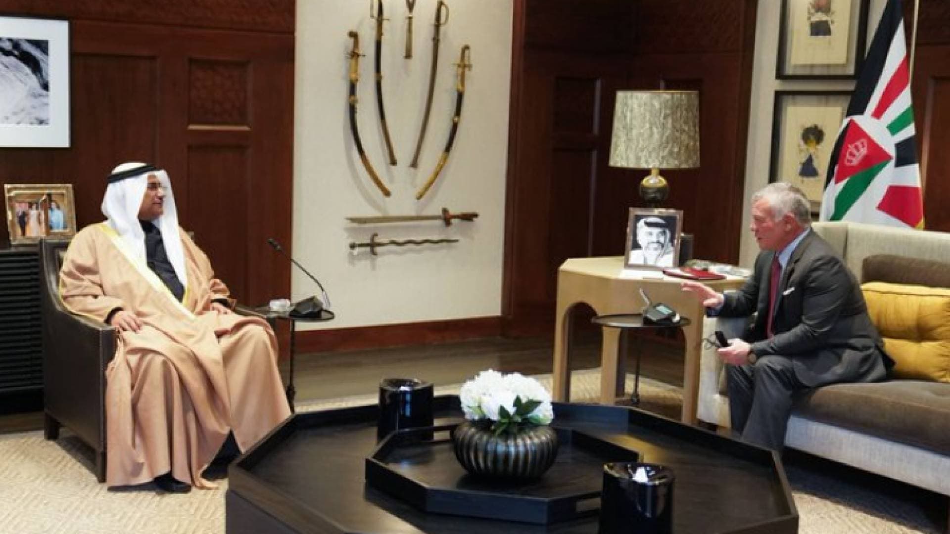الملك يستقبل رئيس البرلمان العربي