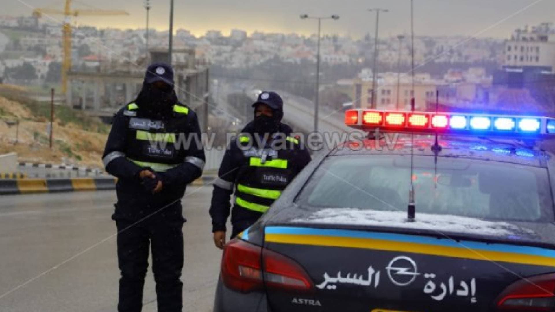 وفاة و ٤ إصابات بحادث تدهور مركبة بإتجاه الرويشد