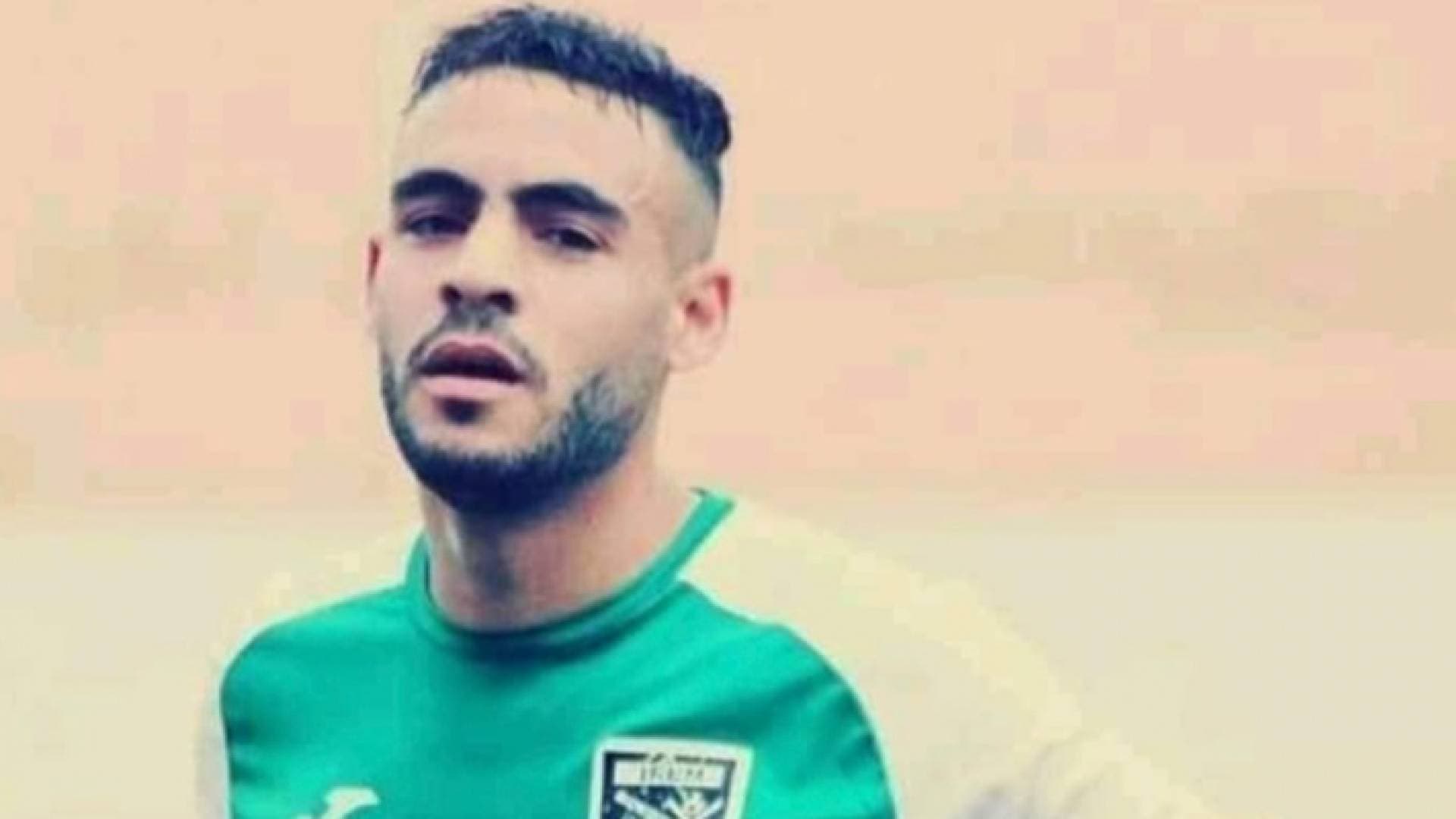 وفاة لاعب جزائري بعد سقوطه على أرض الملعب - فيديو