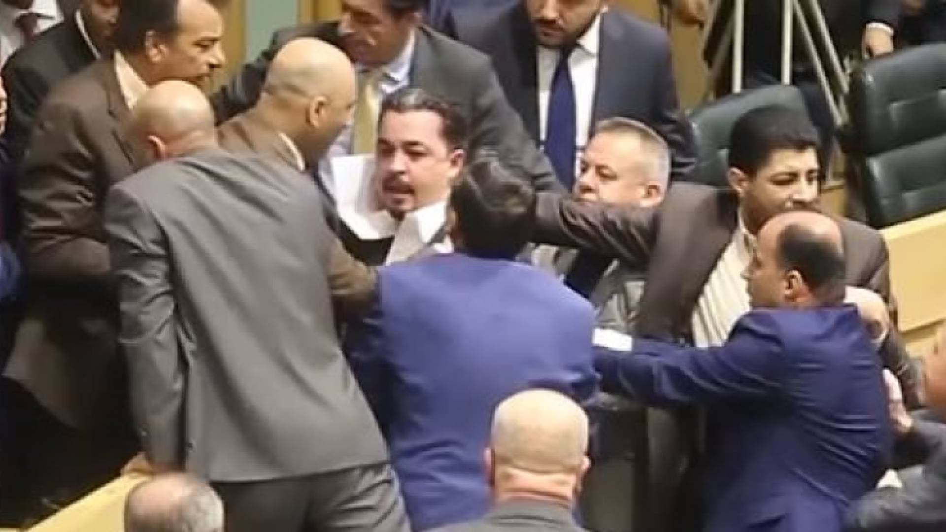 مصدر نيابي لـ"رؤيا": تسجيل شكوى بحق النائب الرياطي وأبو يحيى - فيديو
