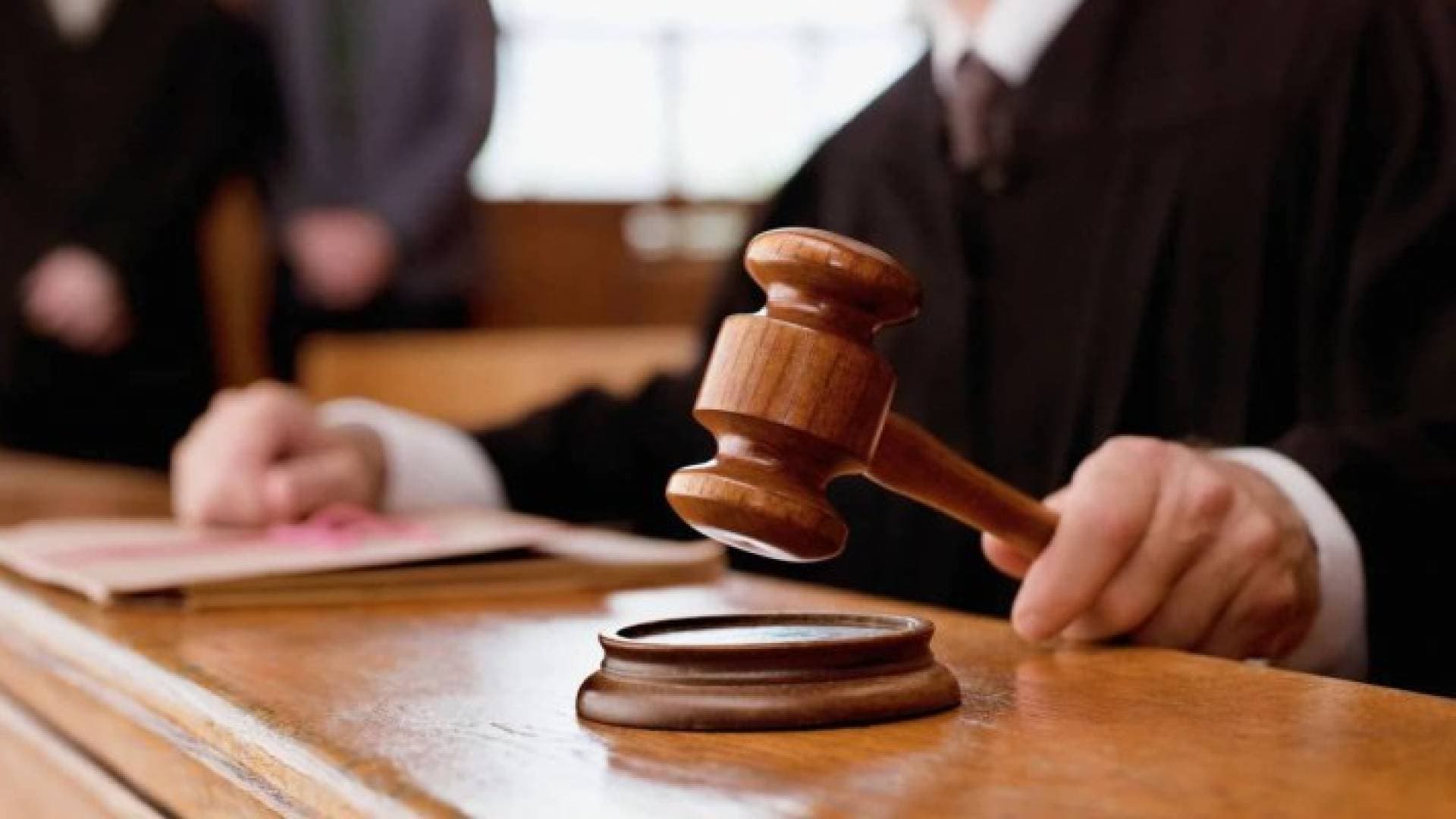 إدانة ٦ موظفين حكوميين بالفساد وإصدار تصاريح عمل مزورة