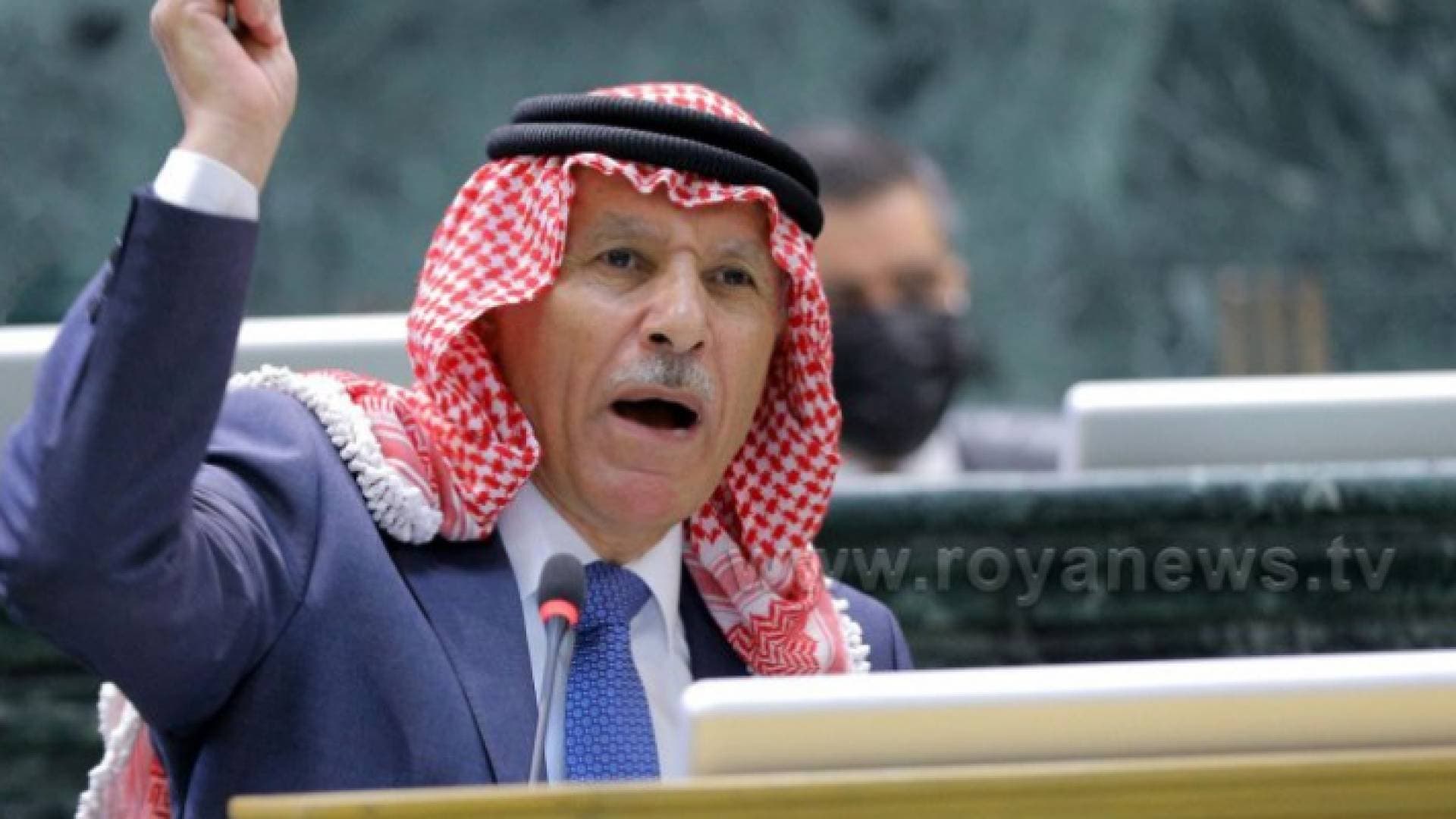 جلبة تحت قبة البرلمان - فيديو
