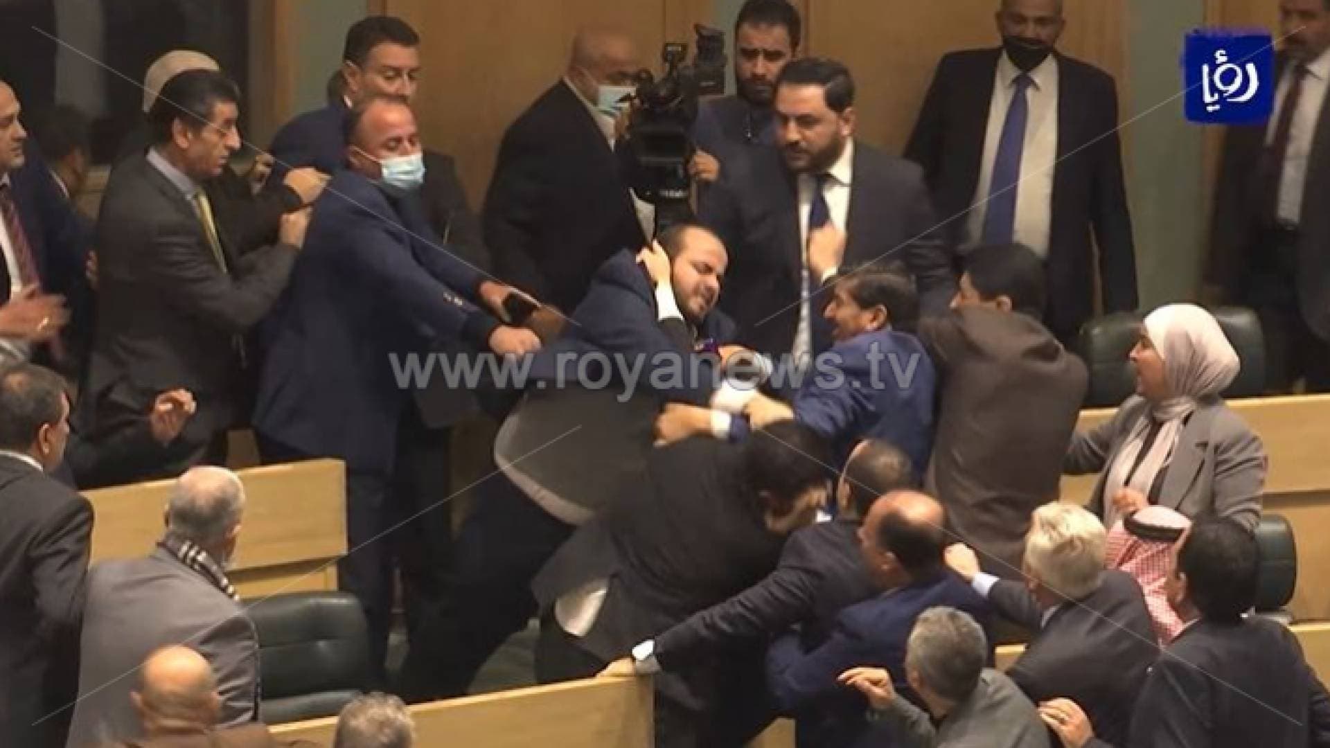ماذا قال الأردنيون عن "المصارعة" تحت القبة؟