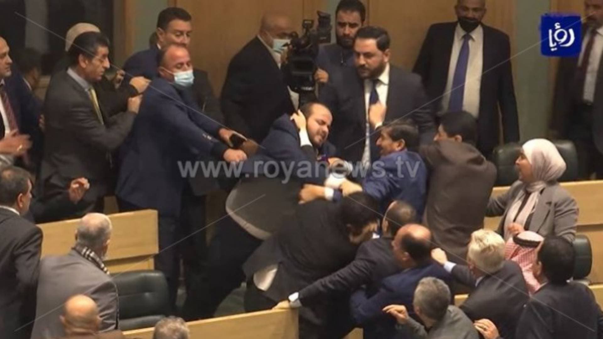 مجلس النواب يحذف فيديو جلسة "المشاجرات".. فيديو