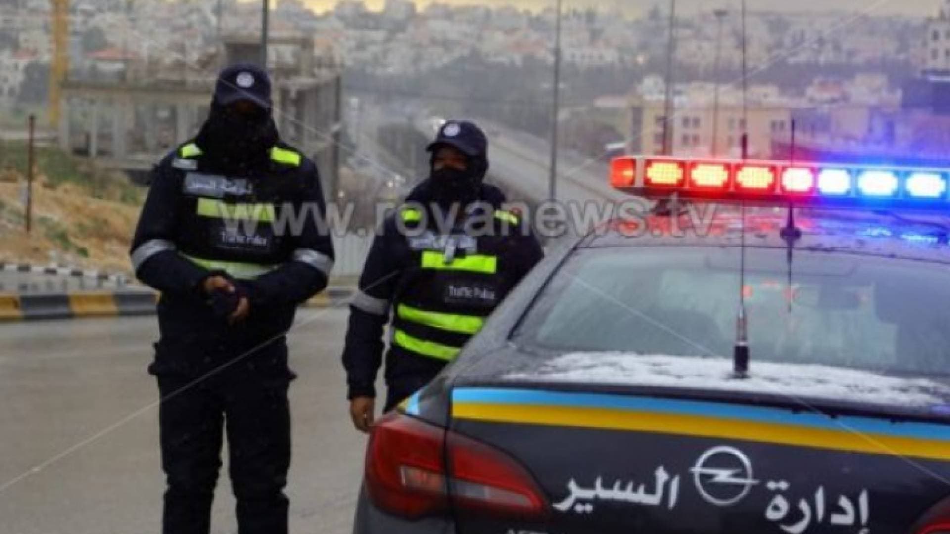 التعامل مع إغلاق جزء من الطريق العام في معان