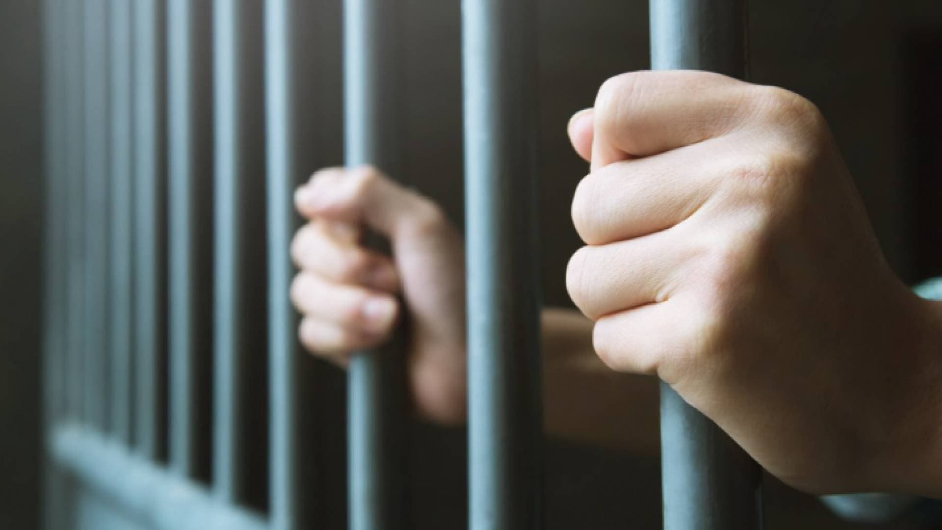 حبس وغرامة ٣١ ألف دينار بحق نقيب ممرضين سابق
