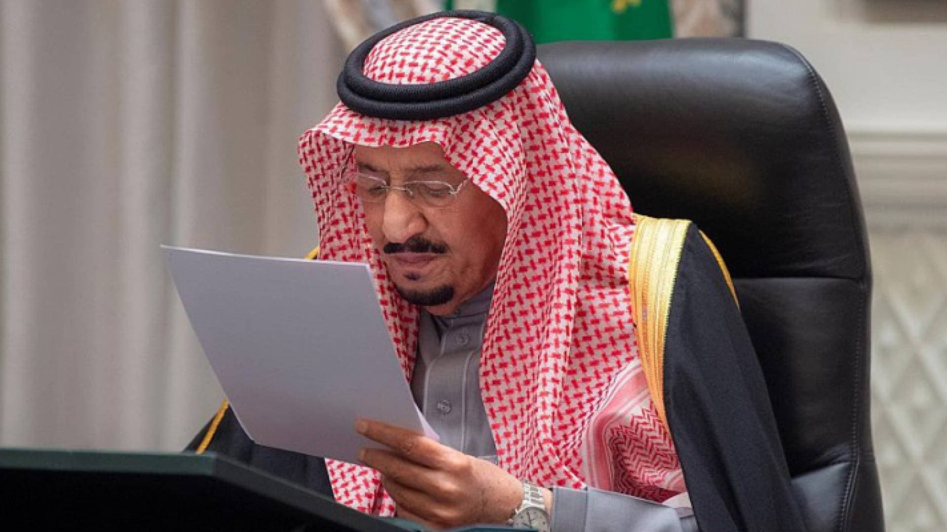 العاهل السعودي يحث إيران على تغيير سلوكها السلبي