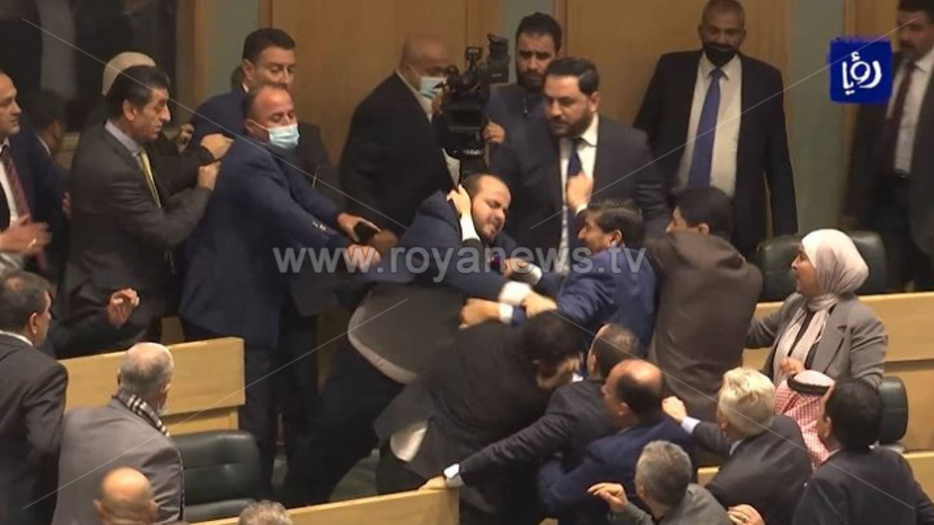 النائب المجالي: ما حدث تحت القبة البرلمان "تصرفات فردية"
