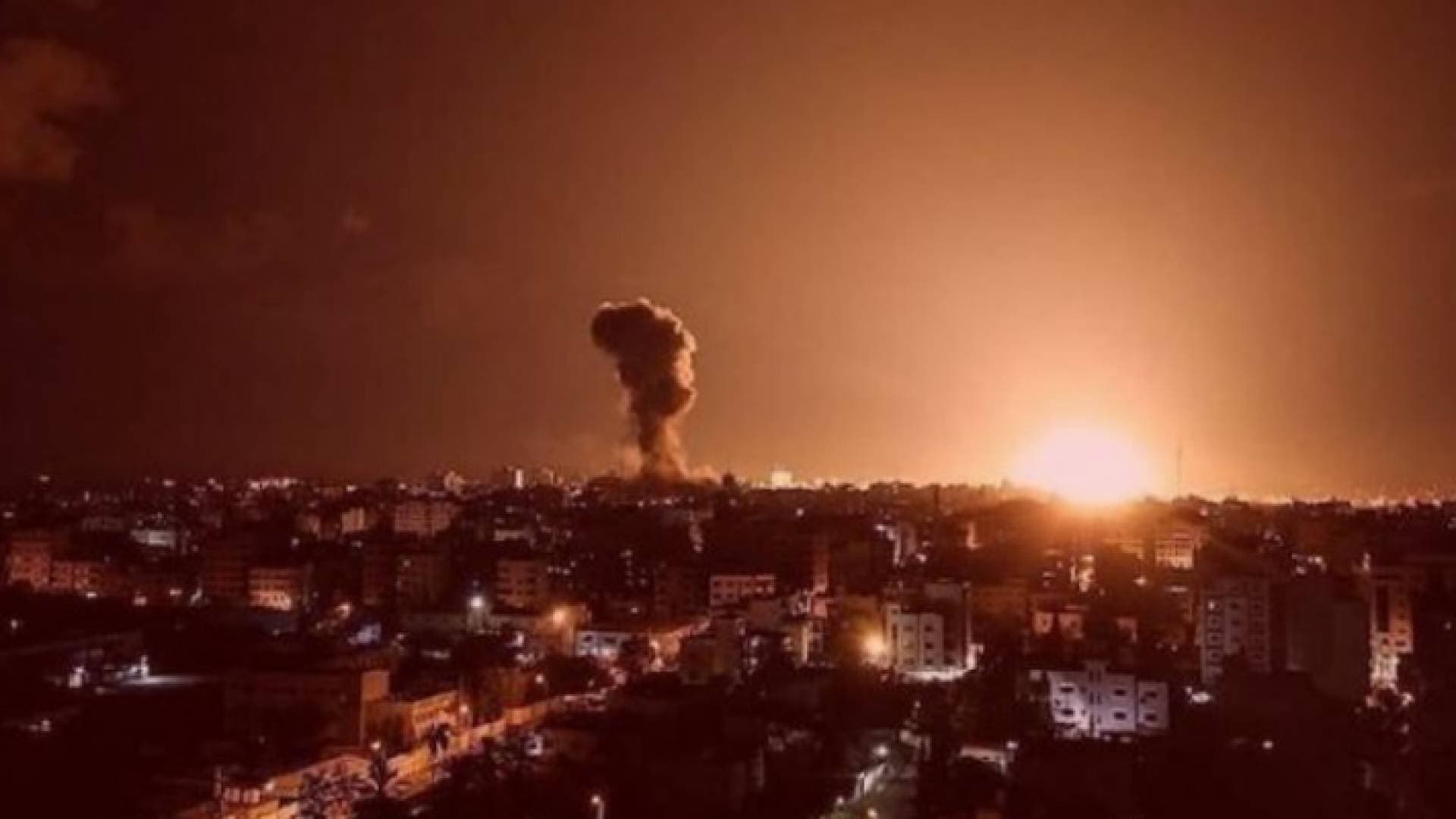 طائرات الاحتلال تستهدف موقع القادسية جنوب خانيونس في غزة