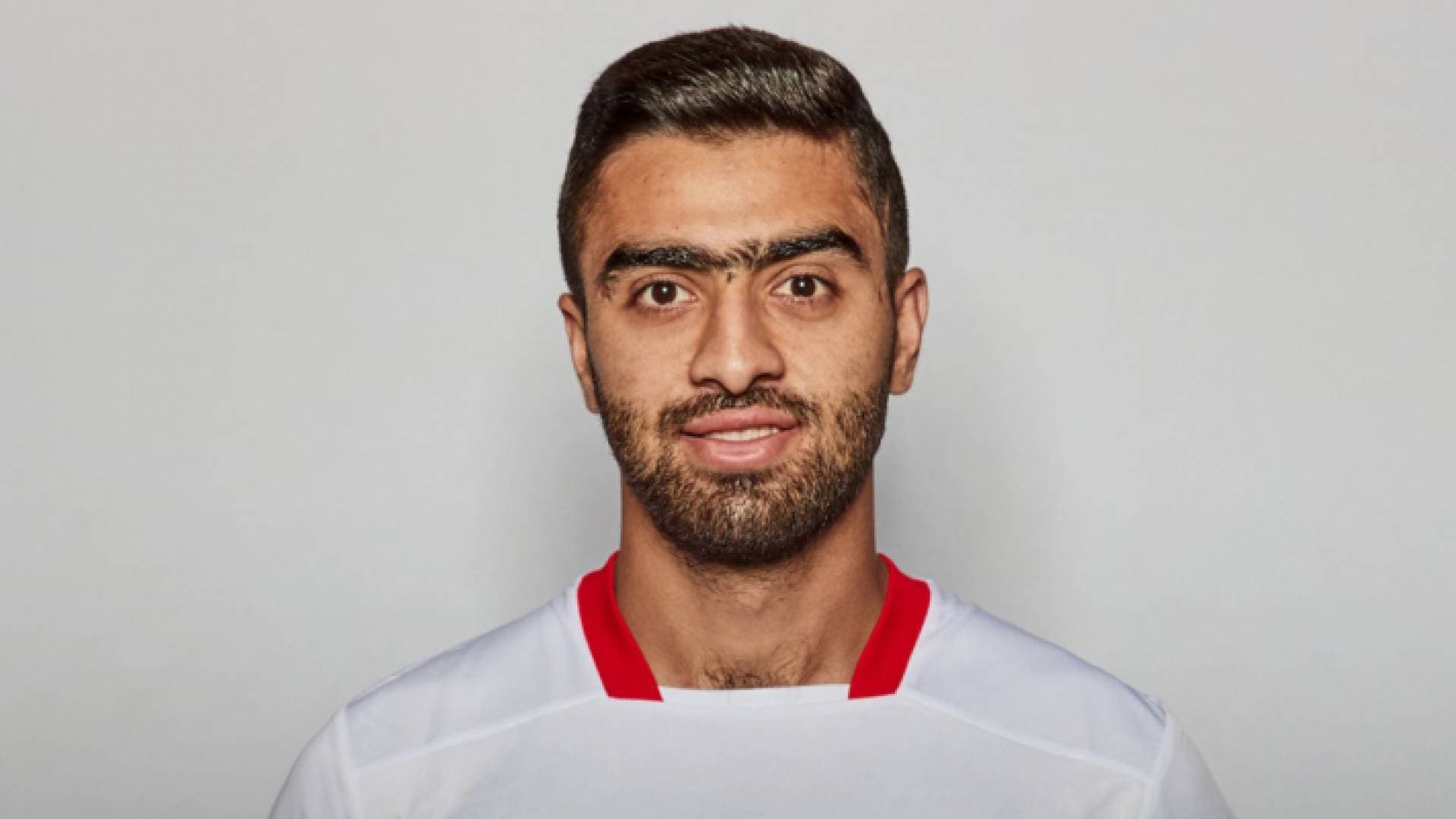 أبو حشيش يوقع على كشوفات نادي الوحدات