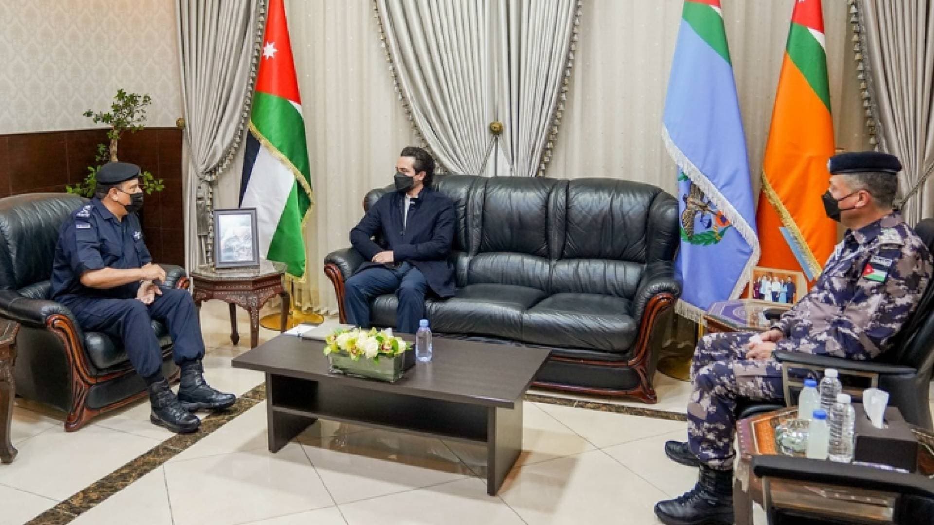 ولي العهد يطمئن على جاهزية الدفاع المدني لمواصلة تقديم الخدمات في الشتاء