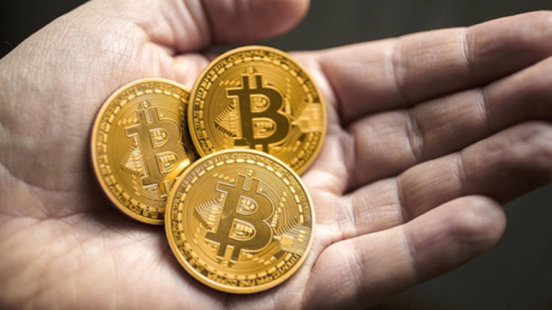 بتكوين تنخفض إلى ما دون ٤١ ألف دولار