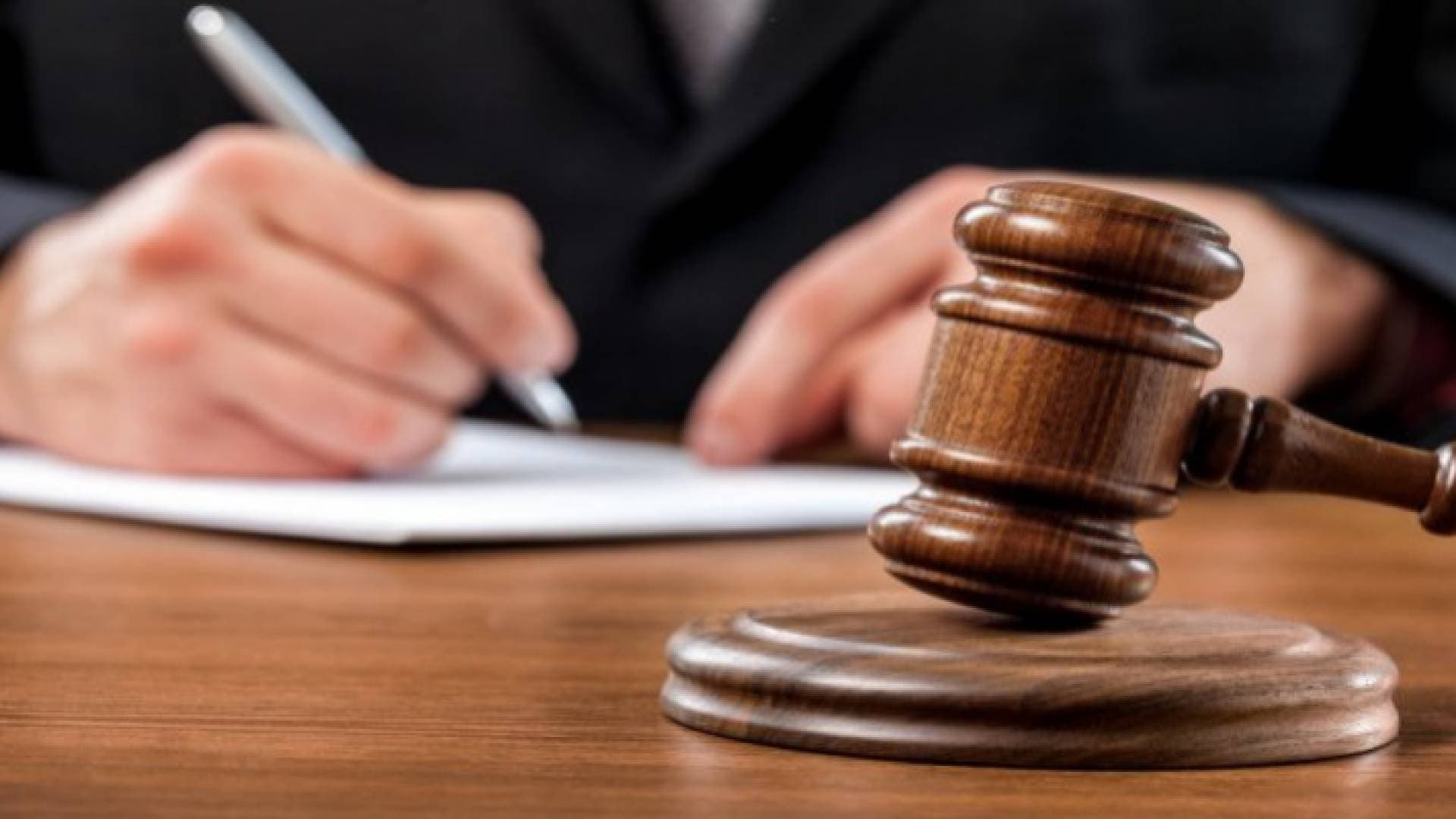 حبس شخص ٨ أشهر بسبب منح هويته لآخر لتلقي مطعوم كورونا