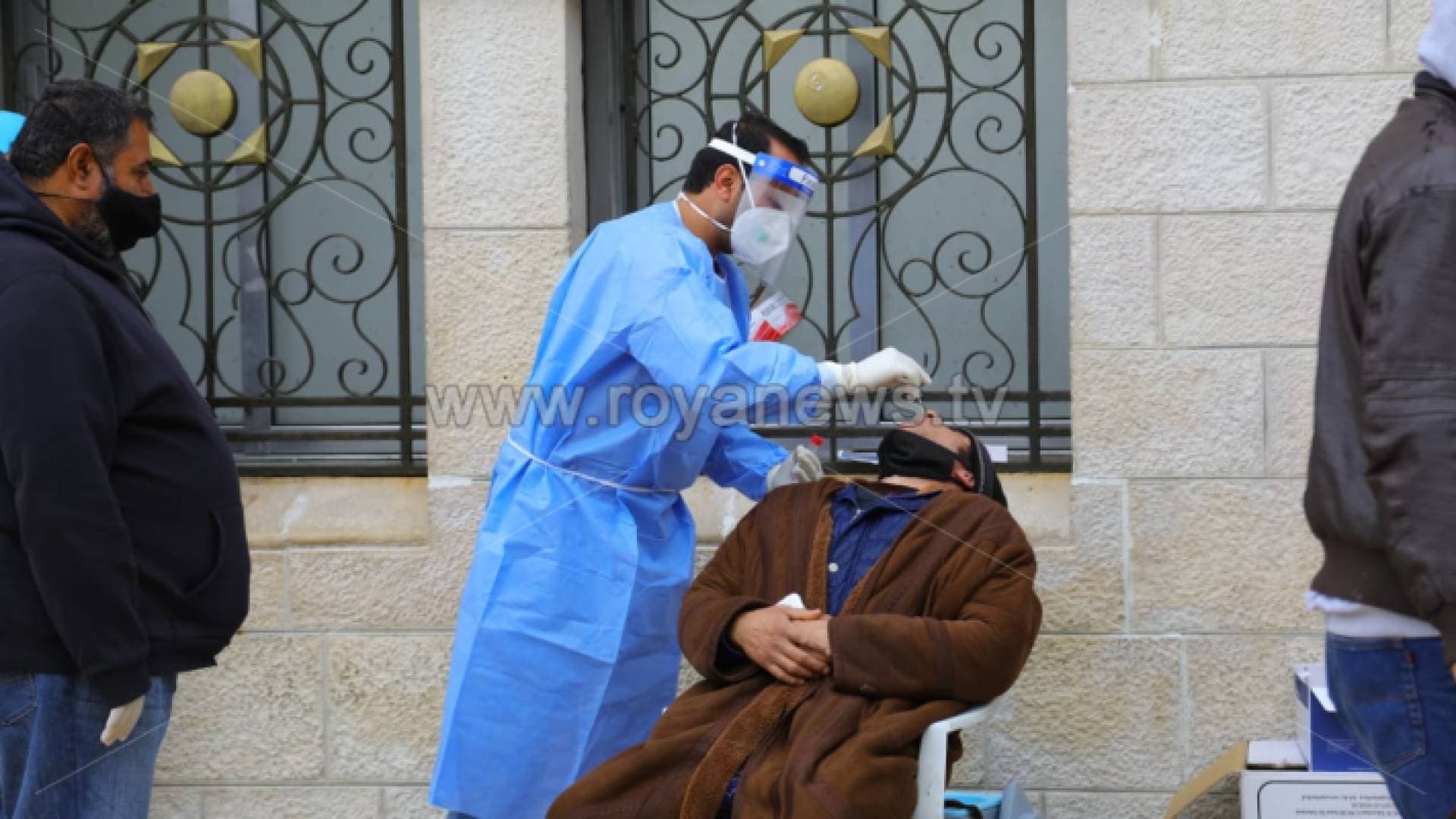انخفاض نسبة فحوص كورونا الإيجابية في الأردن السبت إلى ٨.٨٣%