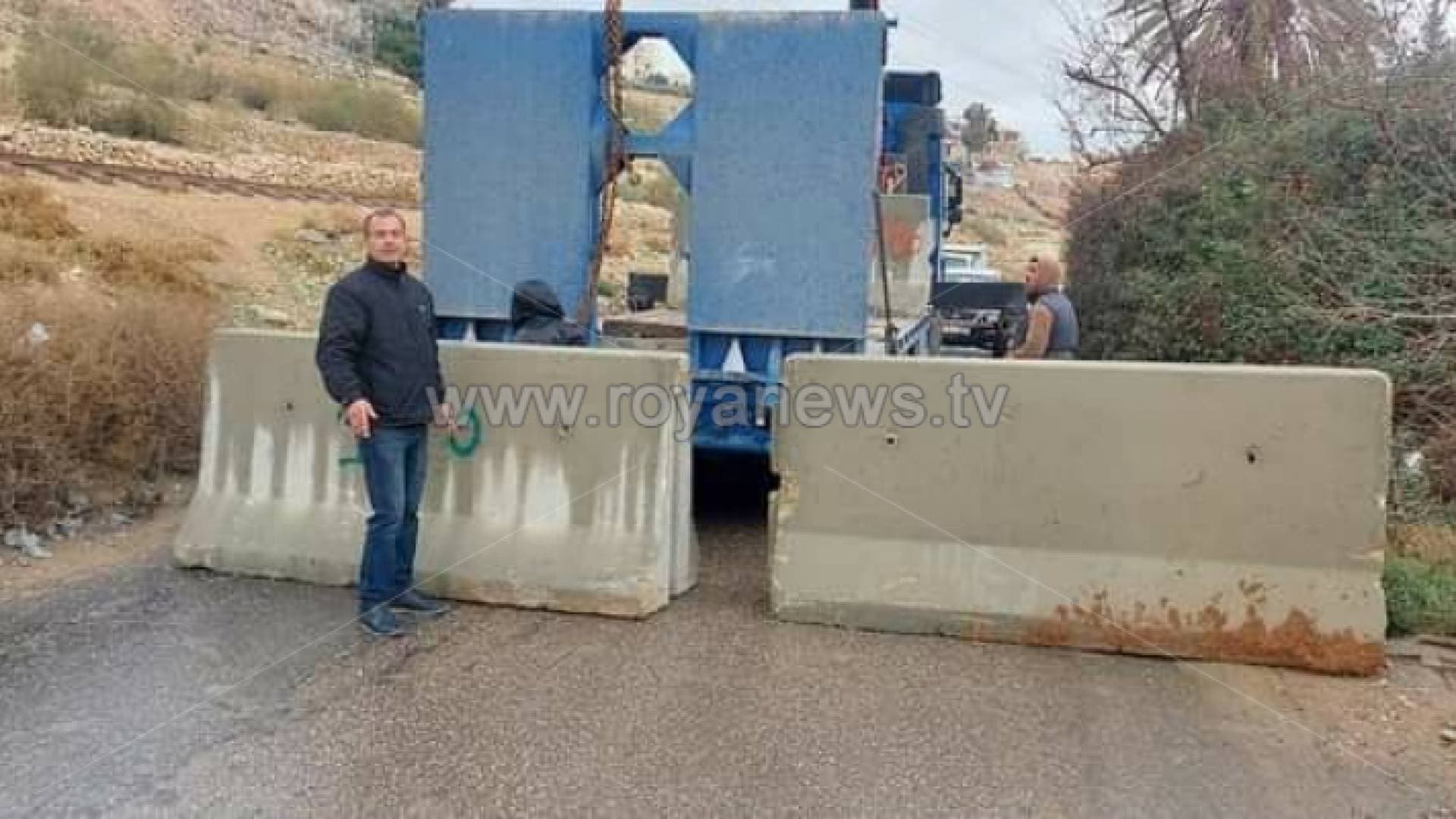 بلدية الرصيفة تغلق شارع البساتين احترازيا - صور