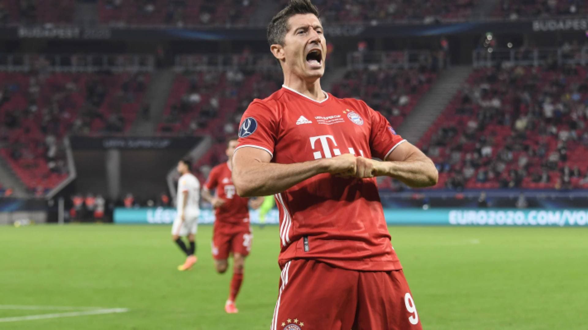 ليفاندوفسكي يحصد جائزة أفضل لاعب في العالم لعام ٢٠٢١