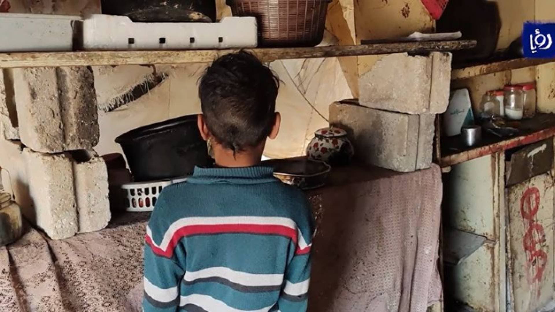 "بدنا نعيش زي الناس".. عشرون عائلة ينهشها الفقر في "الغويبة" - فيديو