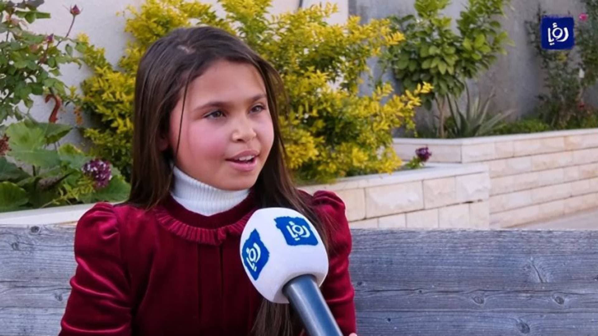 طفلة فلسطينية تحفظ الاغاني الشعبية وتؤديها على طريقة الجدات - فيديو