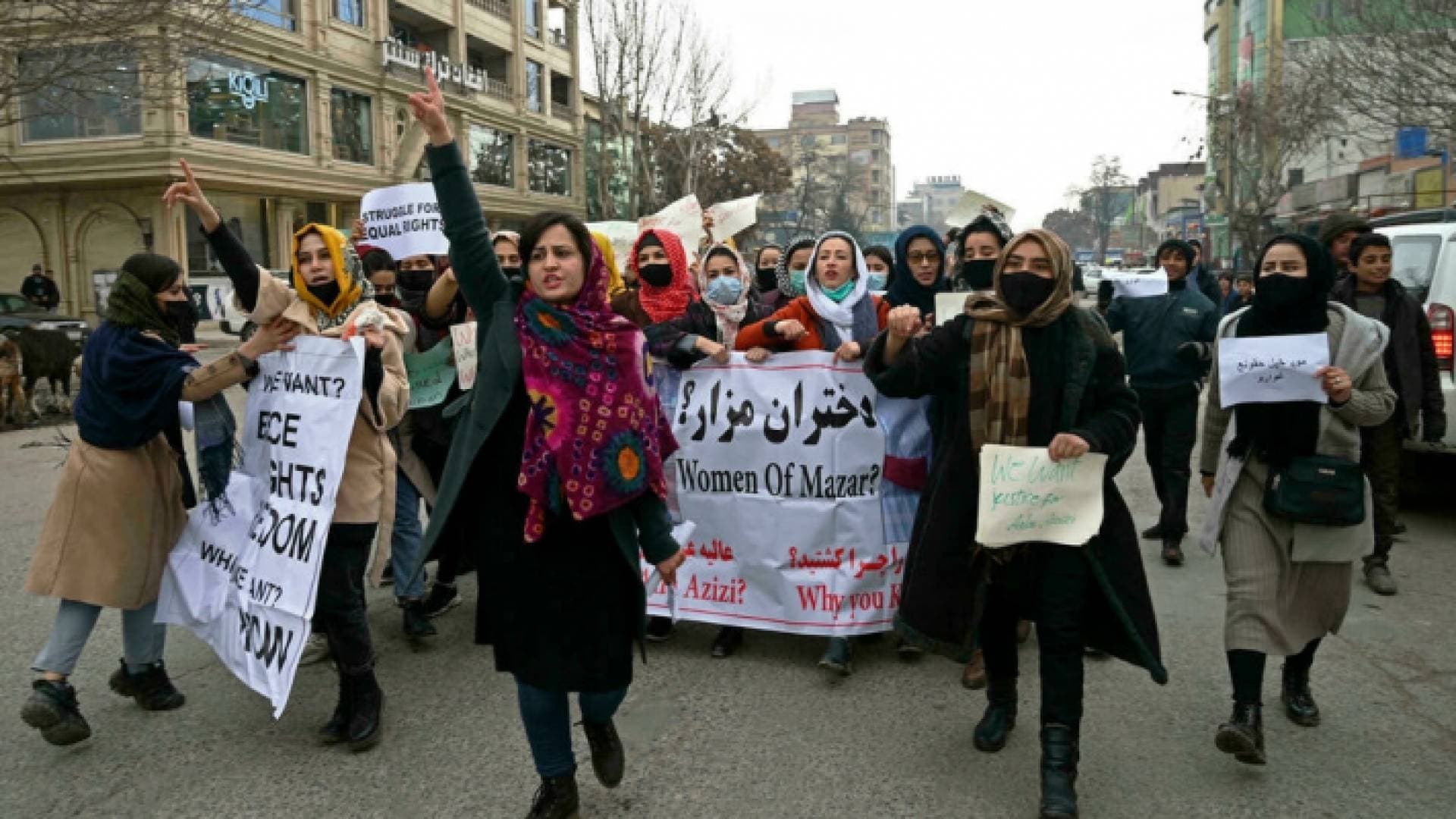 نساء أفغانيات يختبئن خشية من قمع حركة طالبان