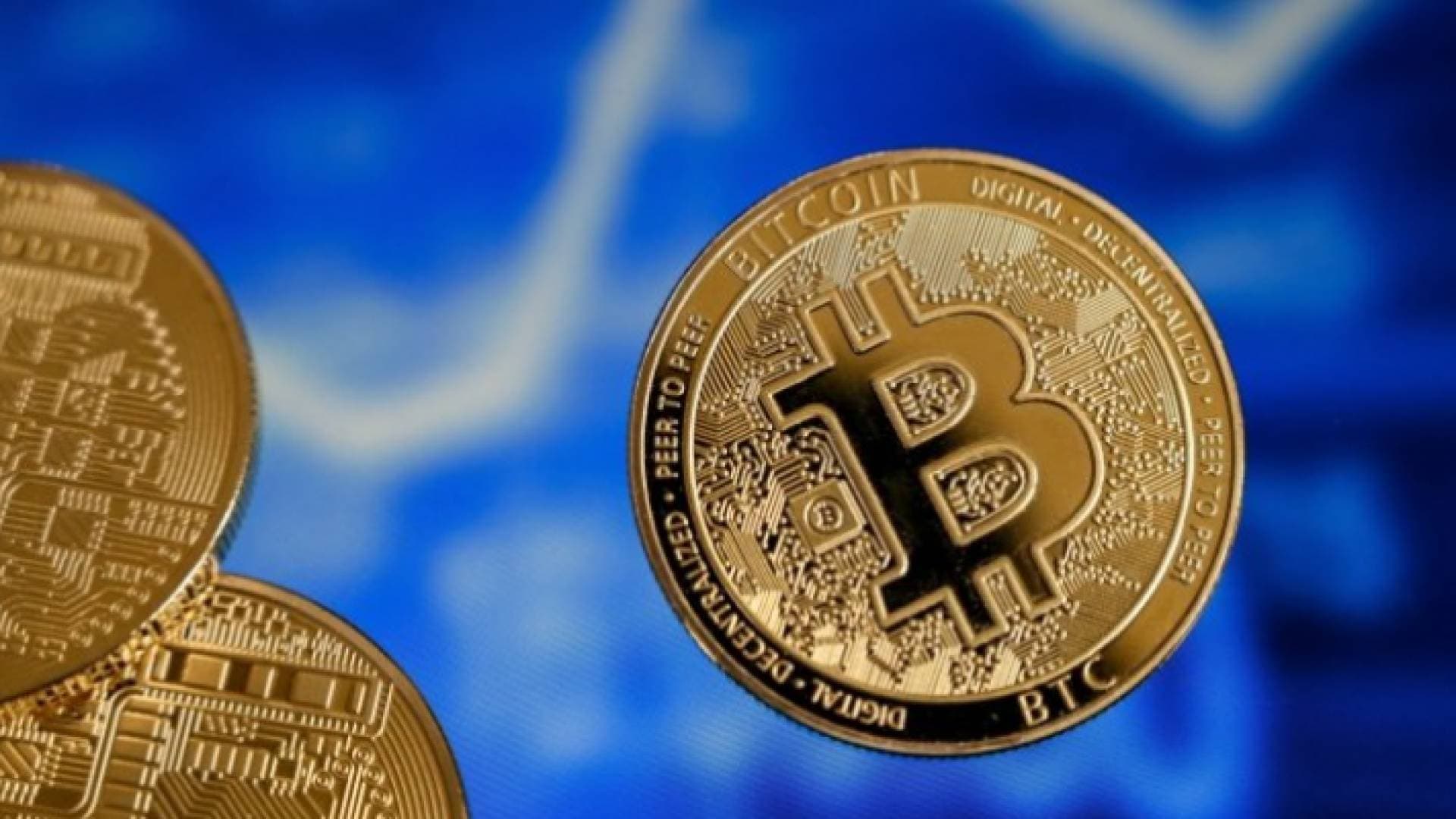 "بيتكوين" تسجل أدنى مستوى منذ تموز الماضي