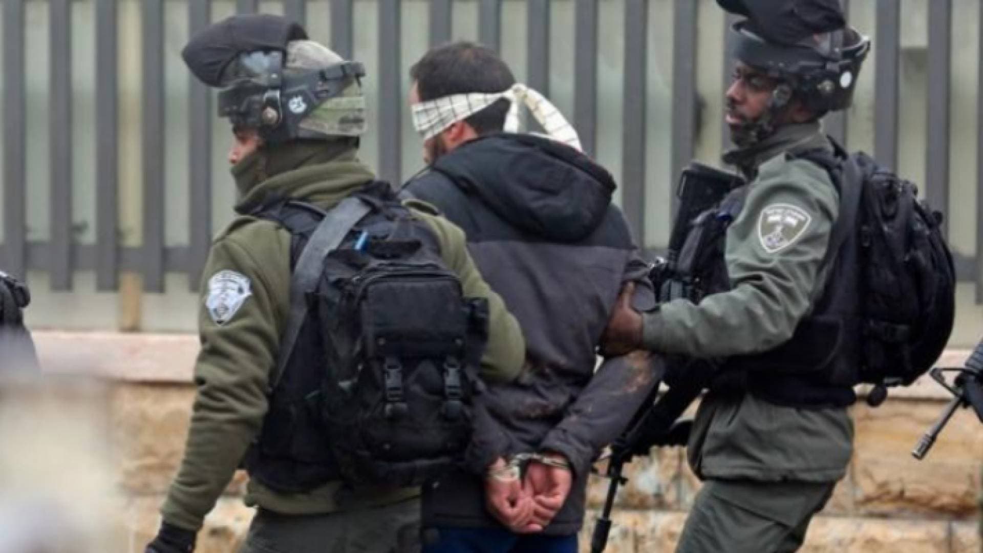 قوات الاحتلال تعتقل أربعة فلسطينيين في رام الله