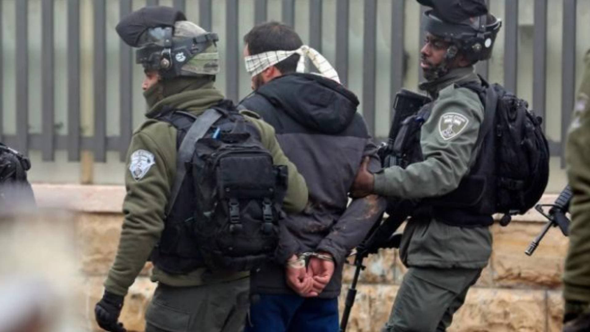 الاحتلال الإسرائيلي يعتقل فلسطينيين في خان يونس