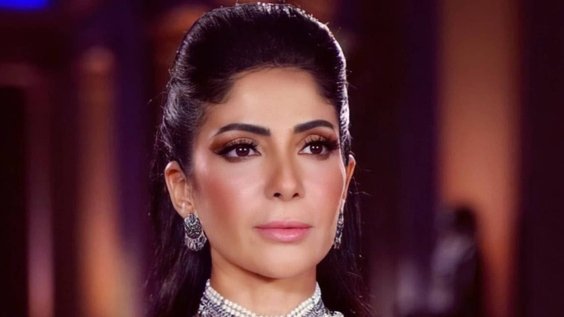 منى زكي تخرج عن صمتها وتكشف موقفها من فيلمها المثير للجدل