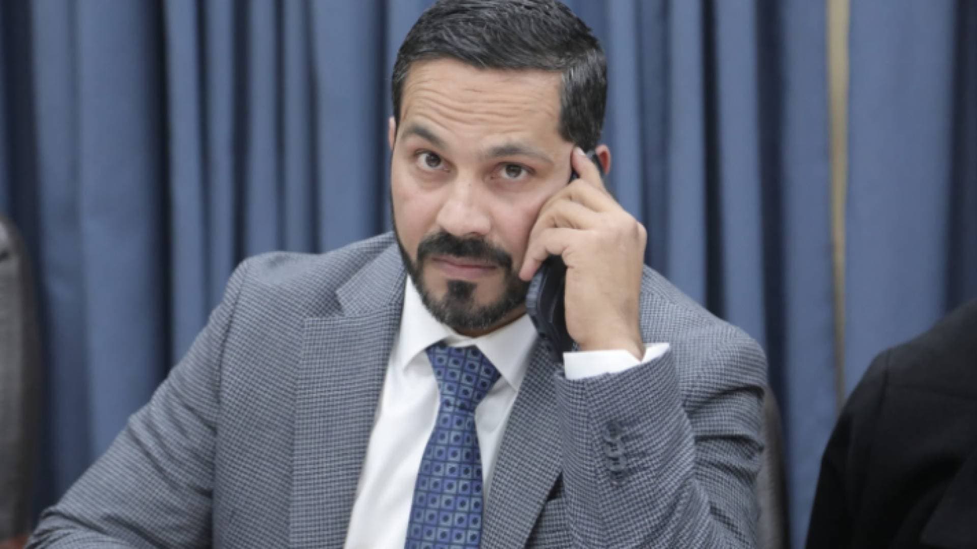 أبو يحيى يعلق على انقطاع الكهرباء: في الصيف طائر كبير وفي الشتاء أعمدة وأشجار