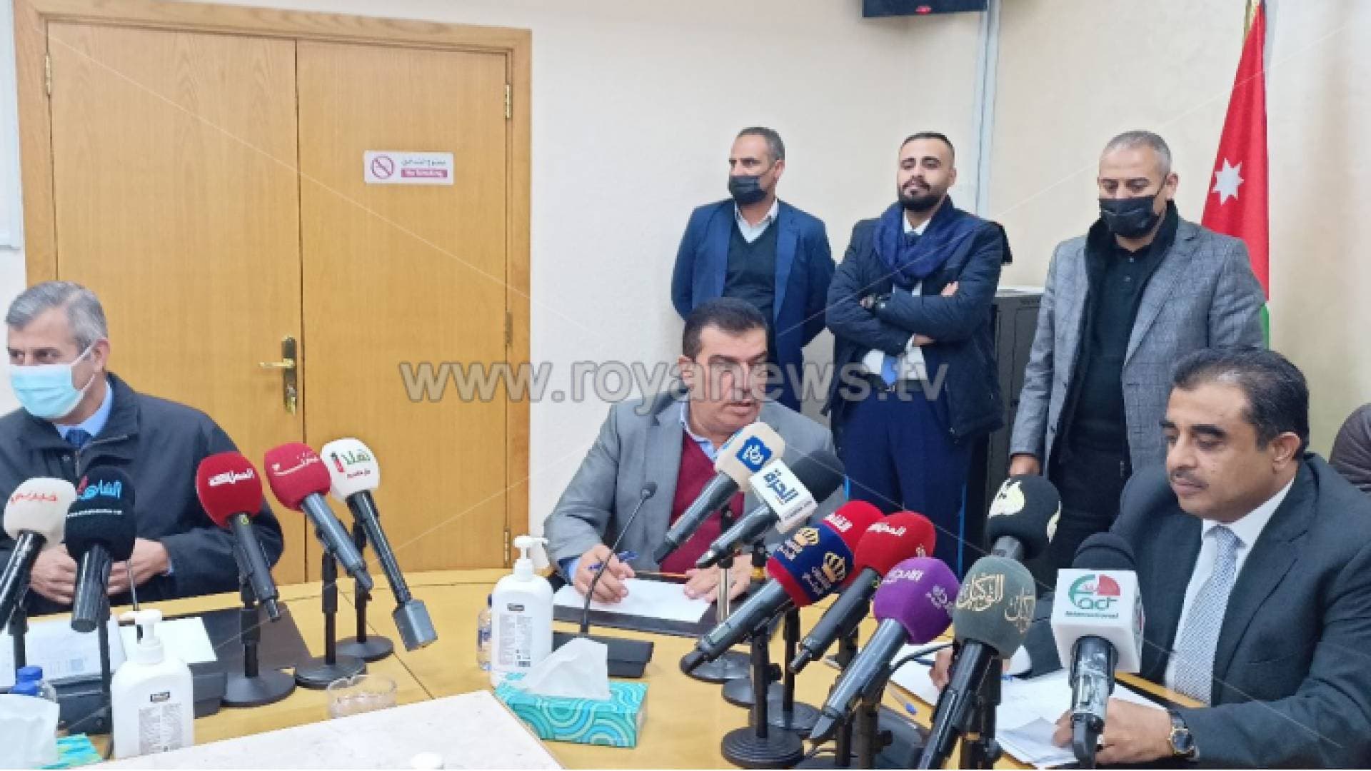 اجتماع نيابي لبحث أزمة انقطاع الكهرباء عن منازل الأردنيين خلال المنخفض - فيديو
