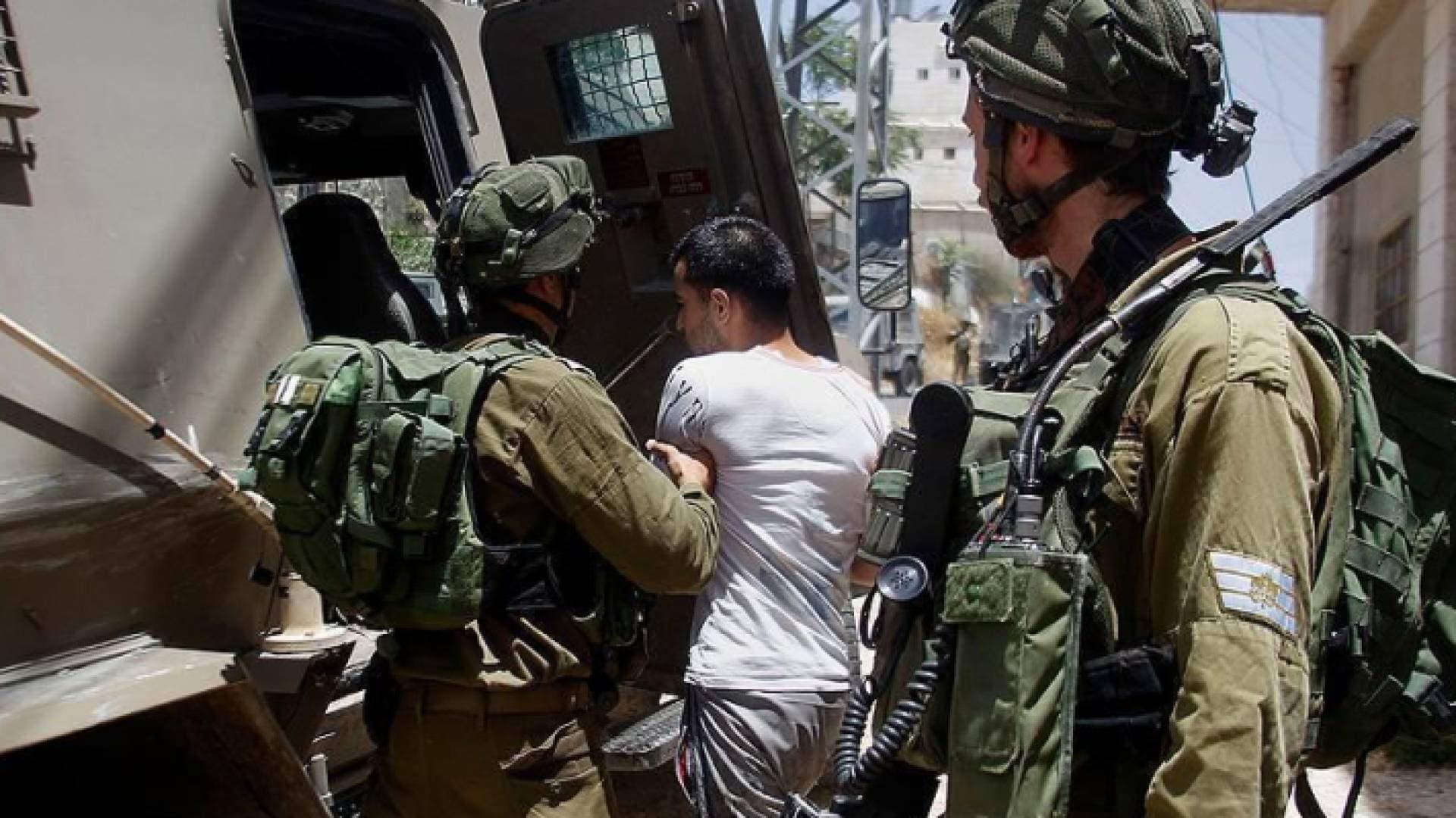 الاحتلال يعتقل ١٠ فلسطينيين من أريحا