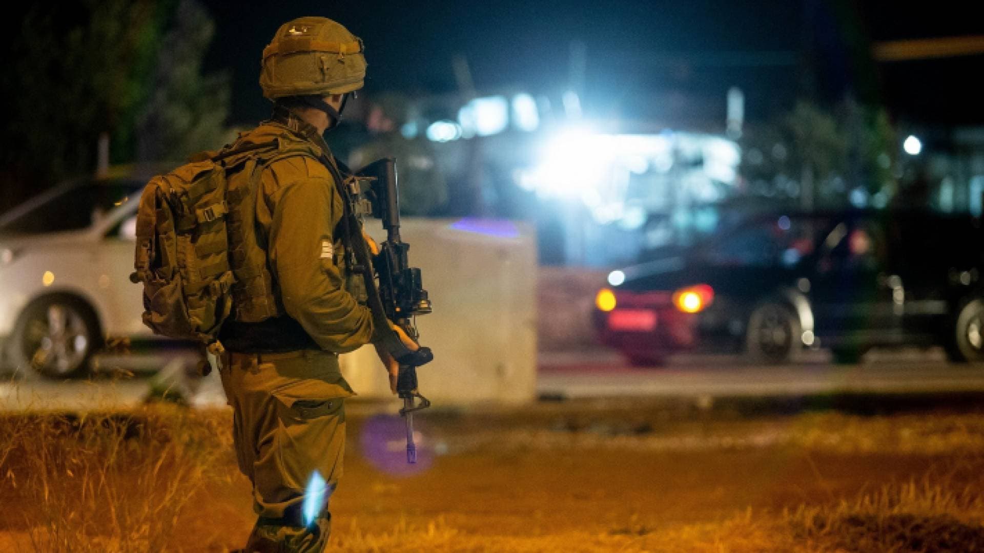 مداهمات واسعة للاحتلال واعتقال أكثر من ٢٠ فلسطينيا في الضفة