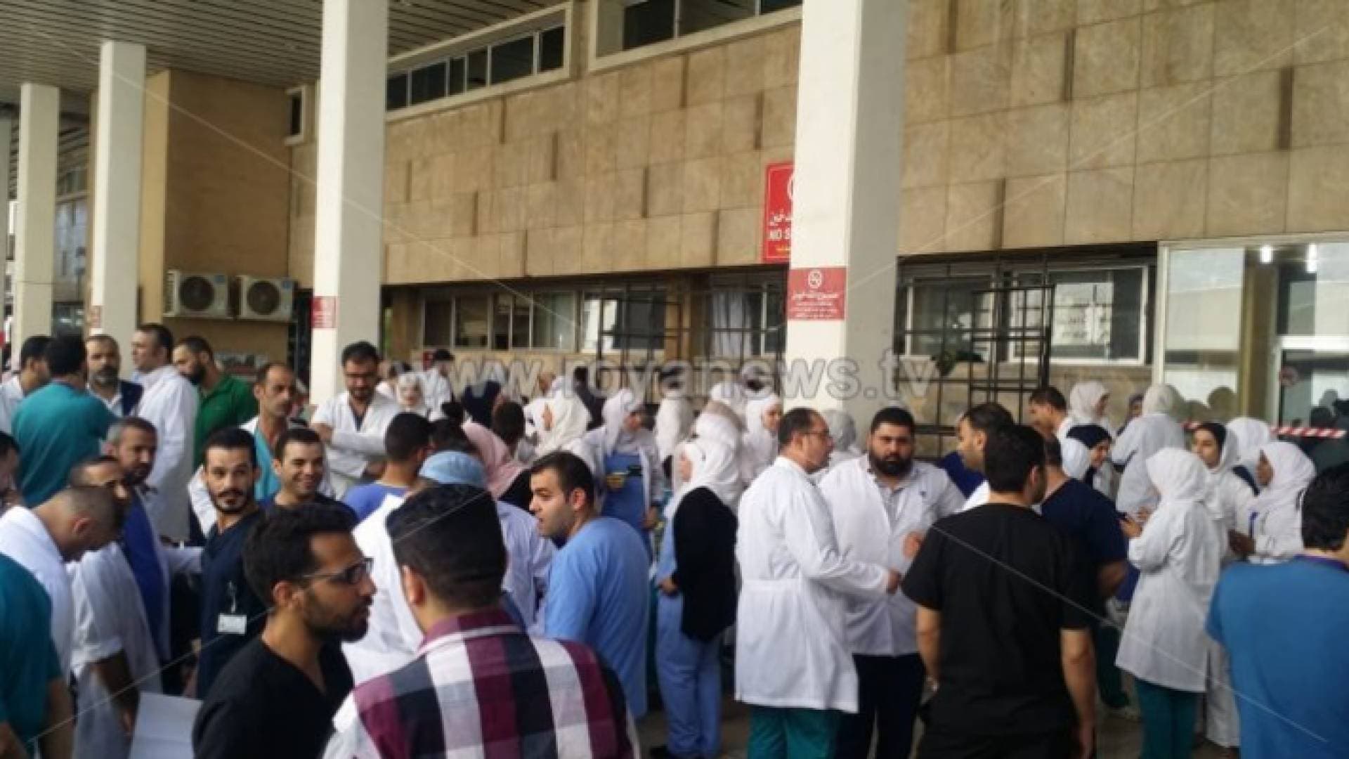 "الممرضين" تنفذ وقفة احتجاجية للمطالبة بعلاوة إضافية
