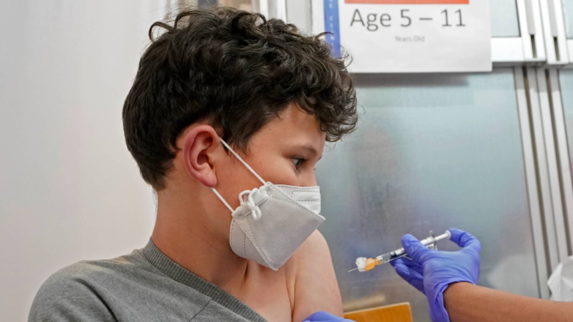 تعليق دوام المدارس في الضفة الغربية لاستكمال حملة التطعيم