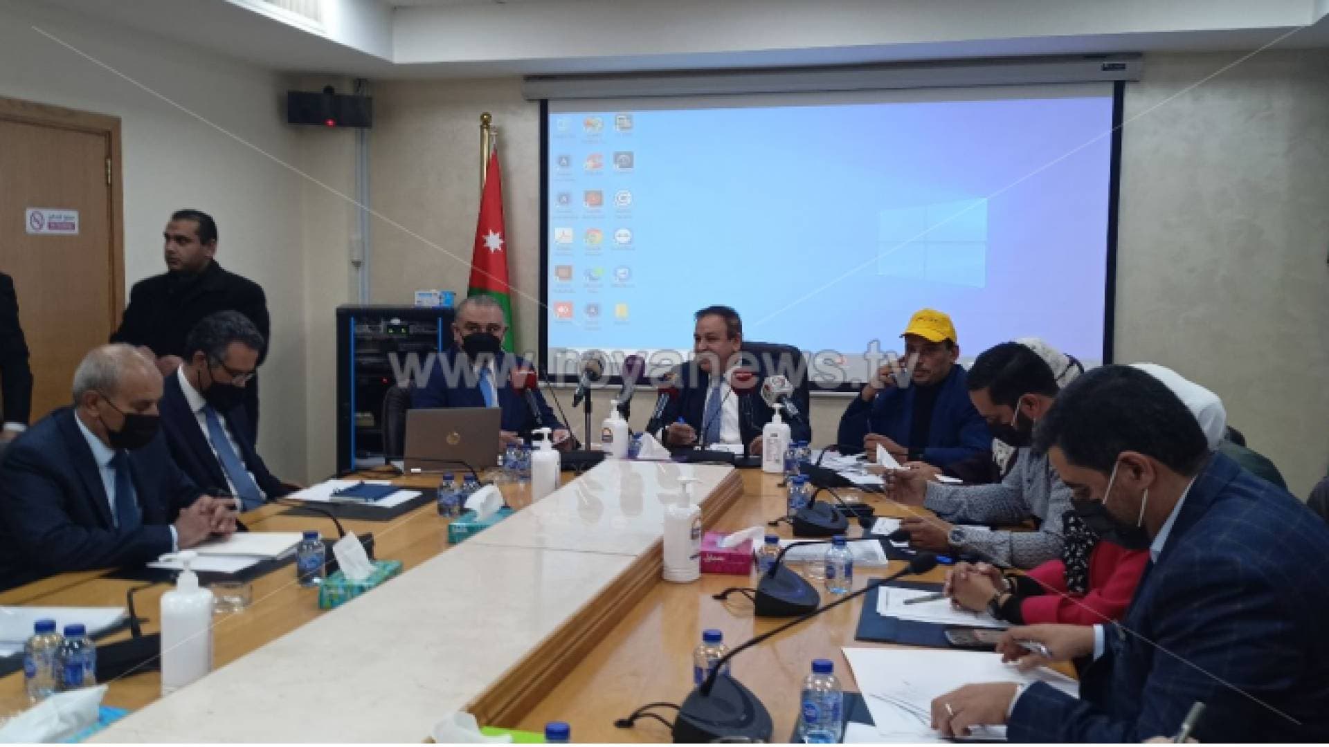 "مالية النواب" توصي برفع رواتب الموظفين والمتقاعدين الحكوميين - فيديو