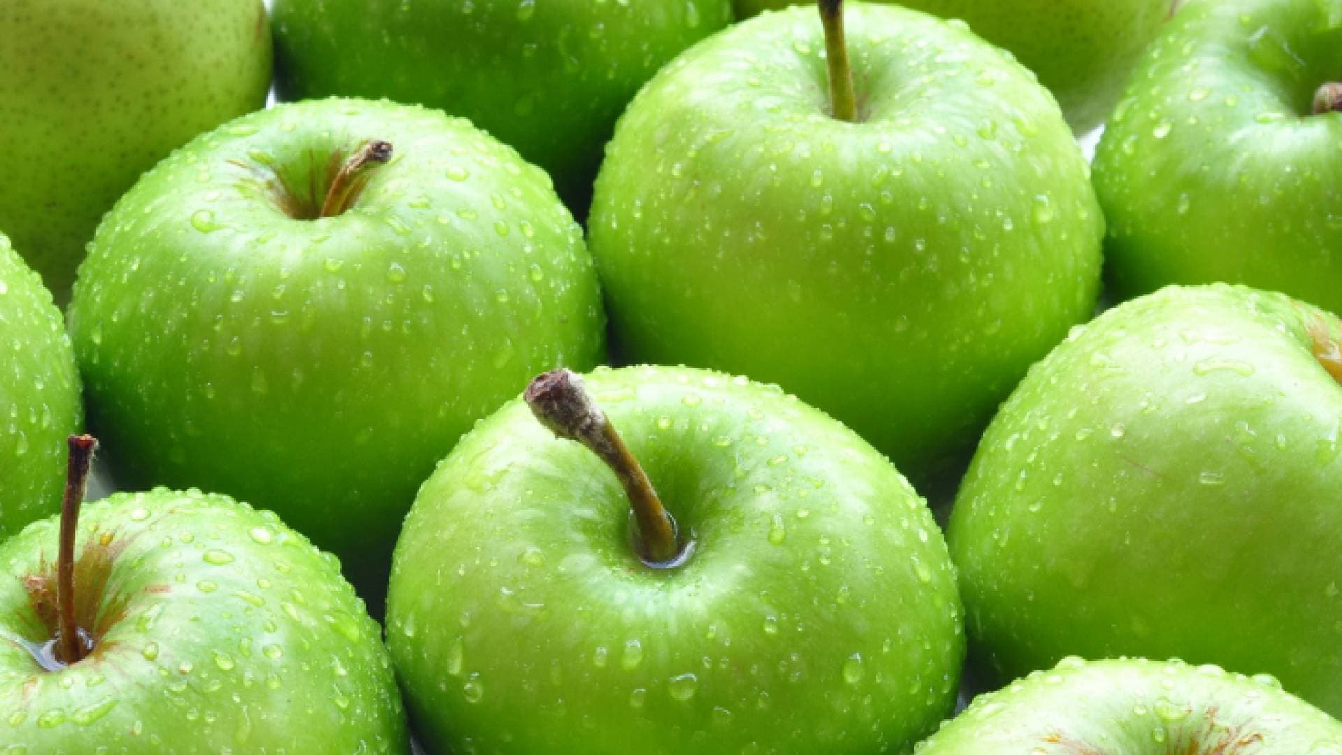 ماذا يحدث عند تناول تفاحتين في اليوم؟
