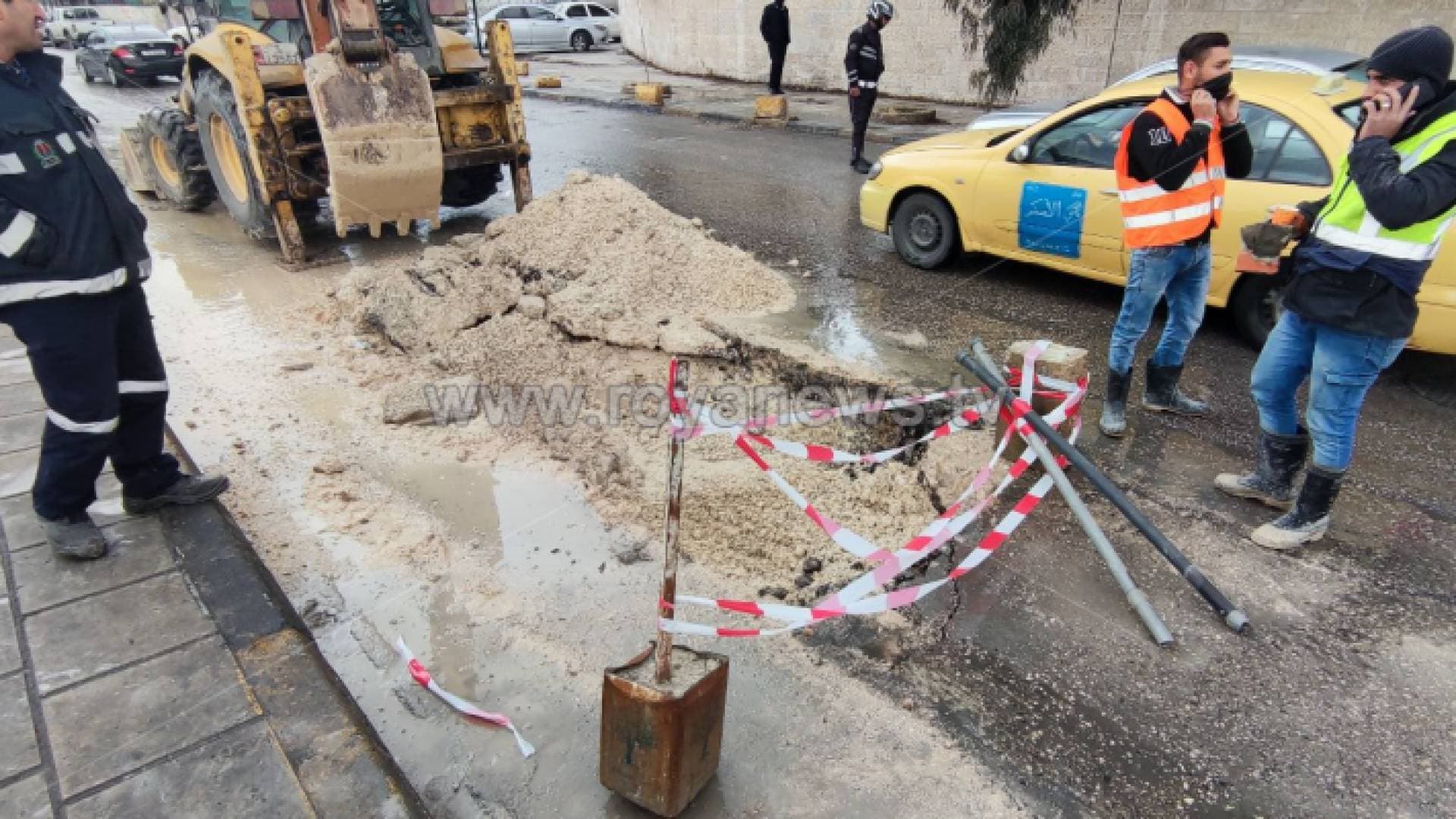 هبوط بعمق مترين في شارع الجيش بالزرقاء.. تفاصيل