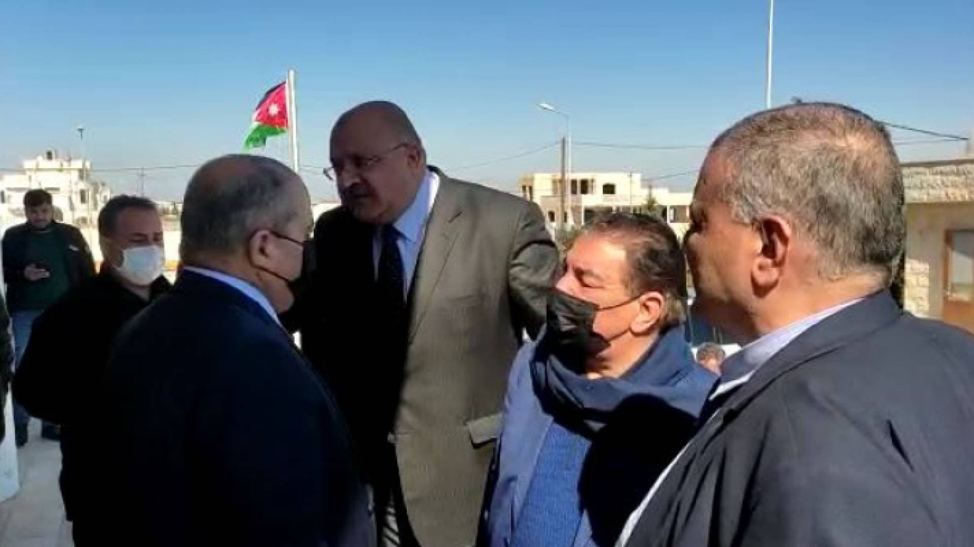 بعد احتجاج نواب في إربد.. الخصاونة يصالحهم - فيديو