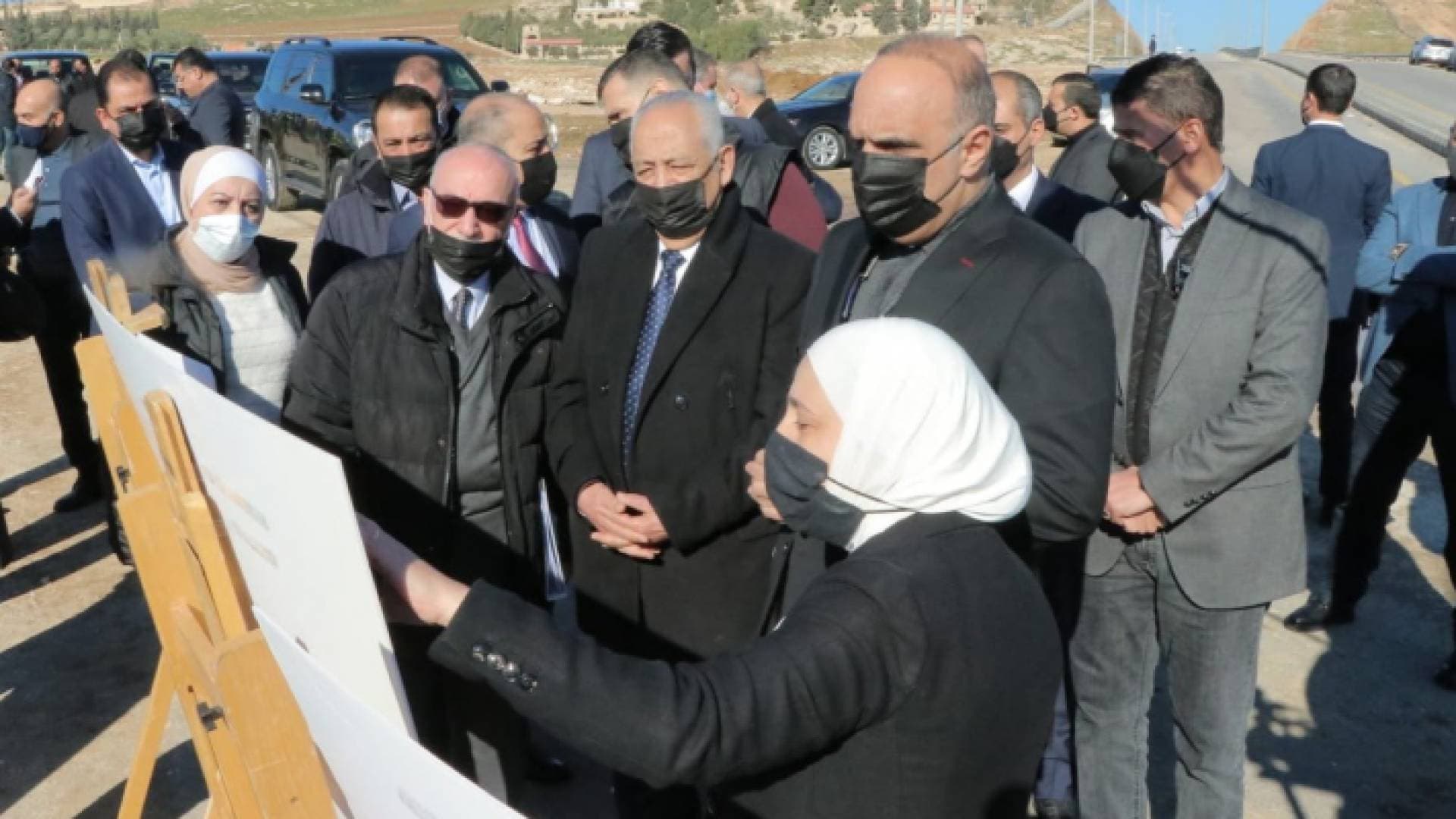 الخصاونة يتفقد مشروع الطريق الدائري في إربد ويوعز بتوفير التمويل اللازم