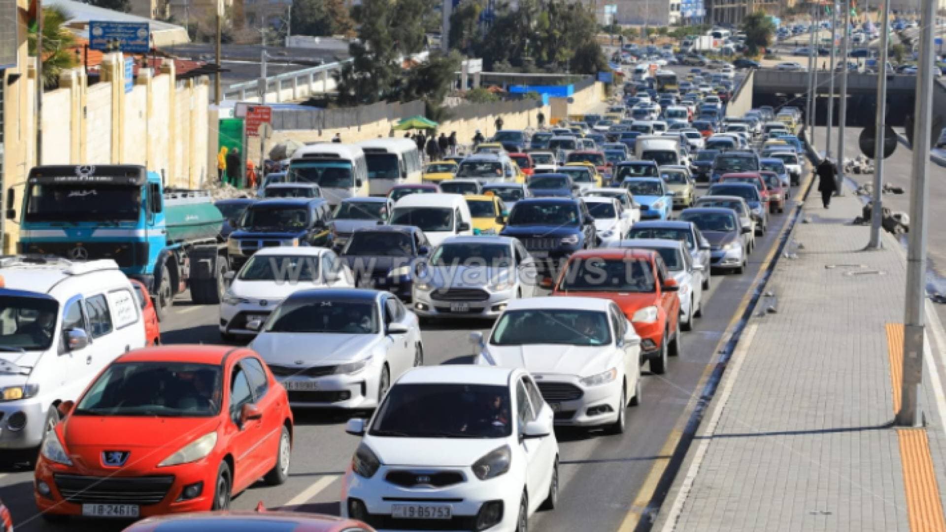 مذكرة نيابية لإيجاد تسهيلات خاصة بمركبات التطبيقات الذكية "وثيقة"
