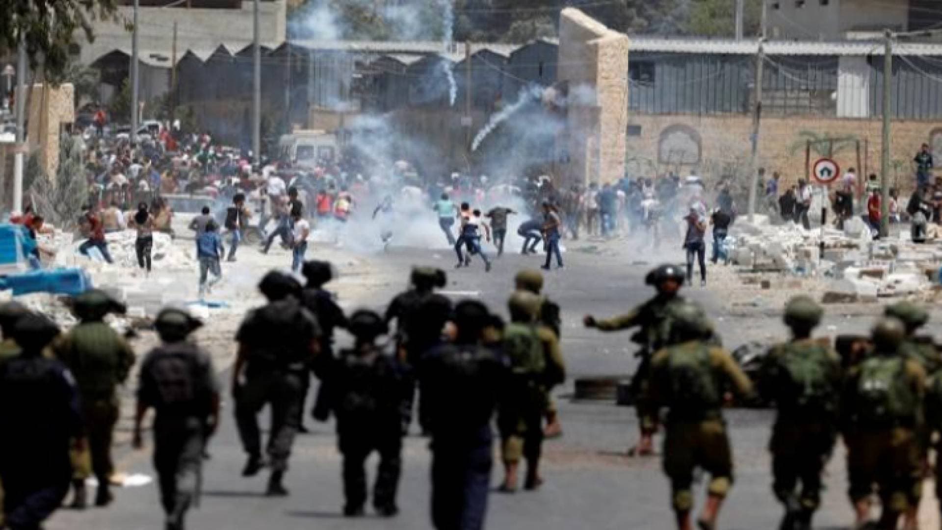 الاحتلال يعتقل ١٩ فلسطينيا بالضفة الغربية والقدس المحتلة