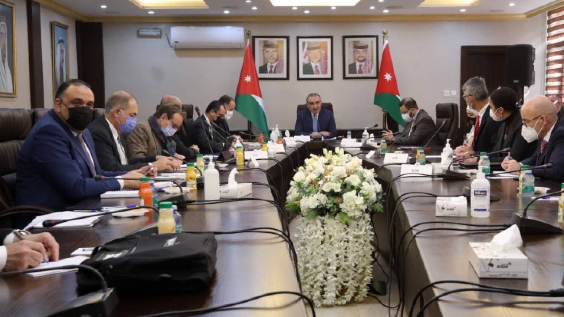 الشريدة يترأس اجتماعا لتوفير التمويل الميسر لمشروع "الناقل الوطني"
