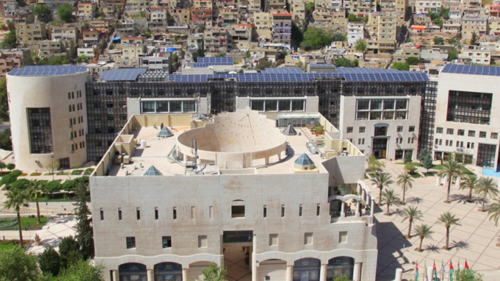 استراتيجية لإعادة تدوير النفايات الصلبة في القطاع التجاري في عمان